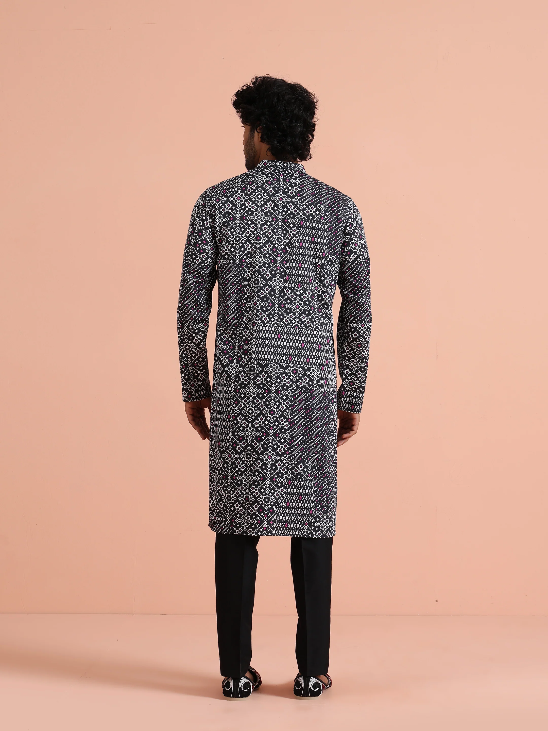 Black Geometric Printed Kurta - Image 4