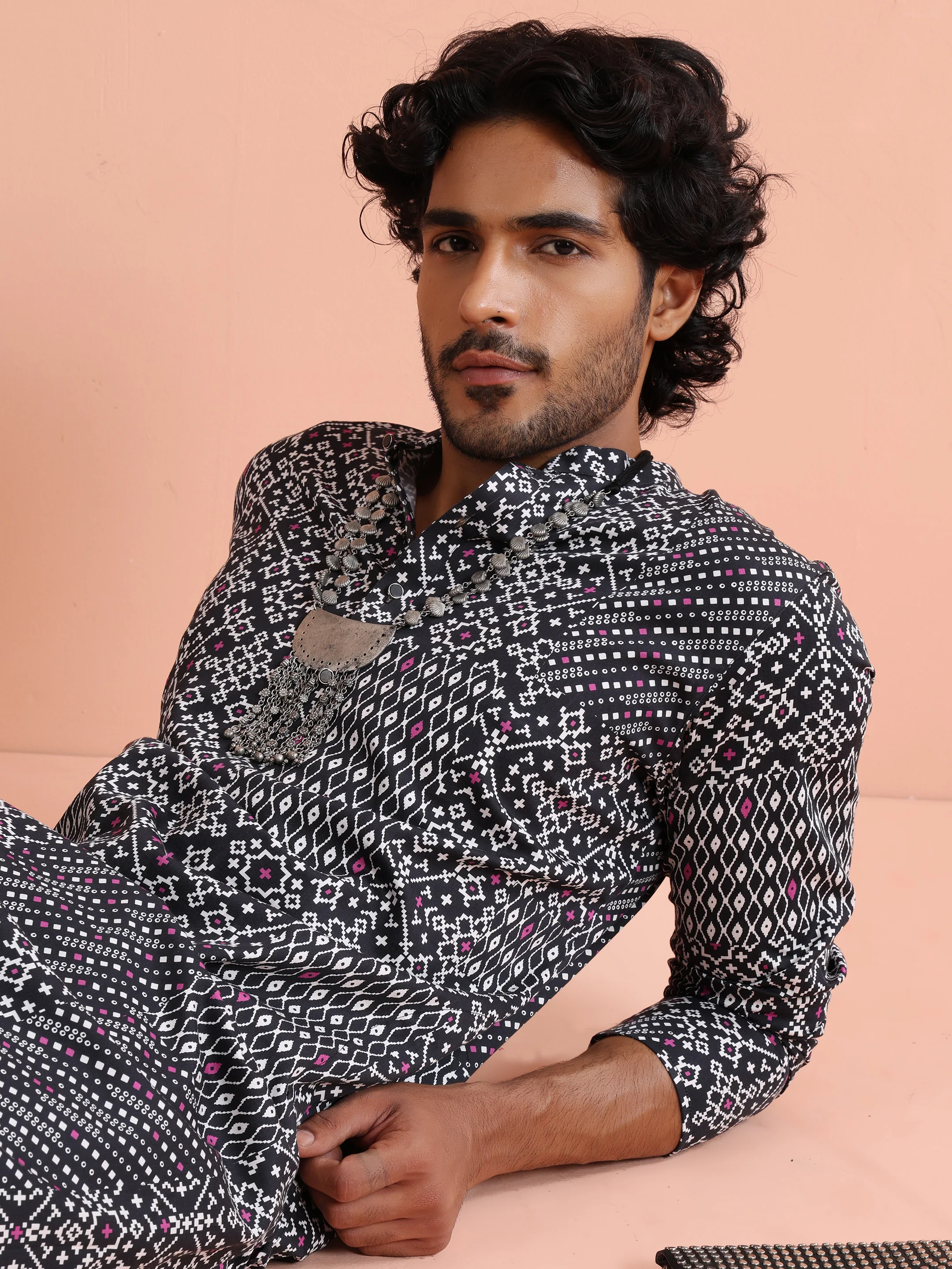 Black Geometric Printed Kurta - Image 7