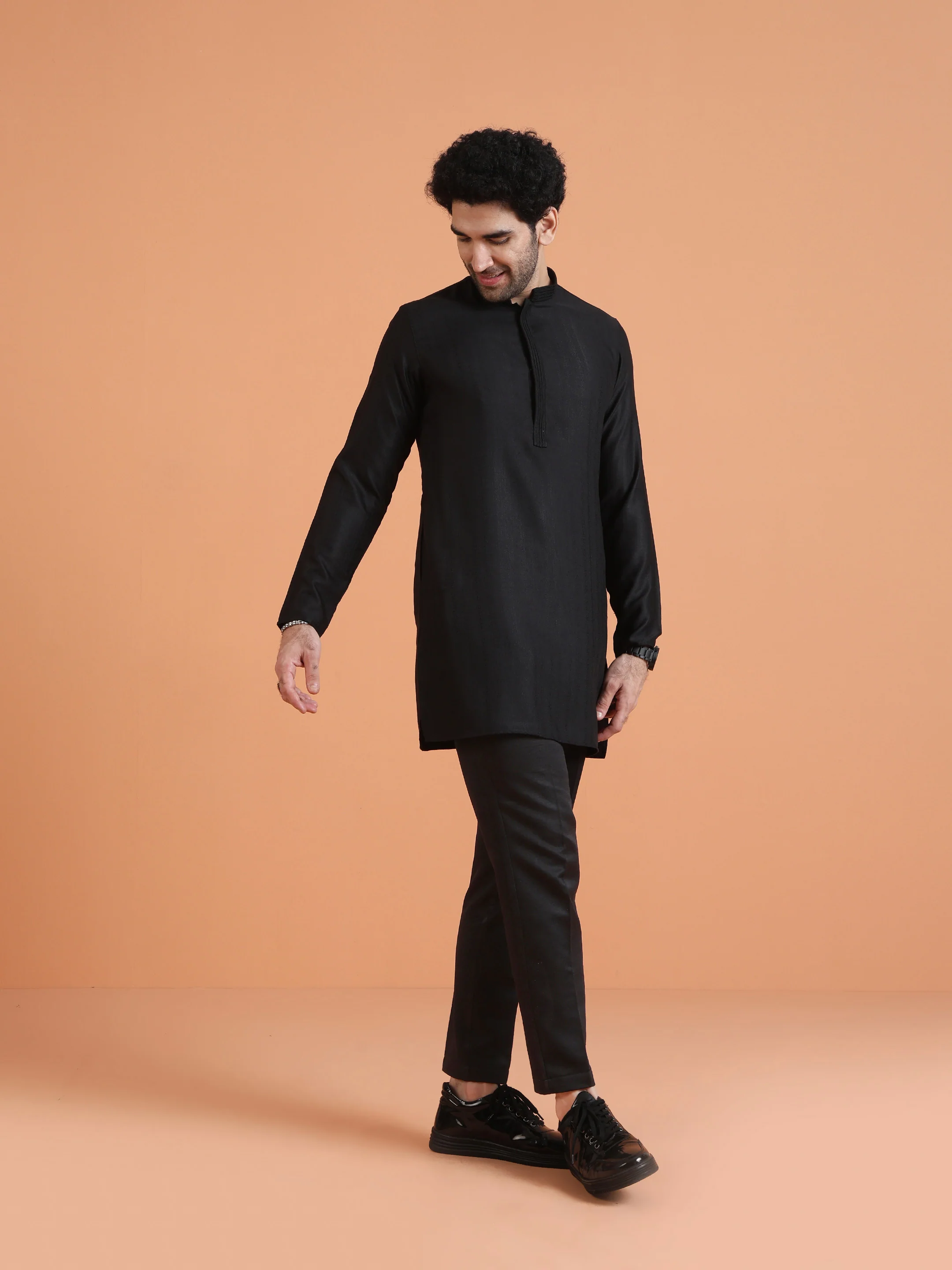 Black Silk Blend Solid Mid Kurta - Image 2