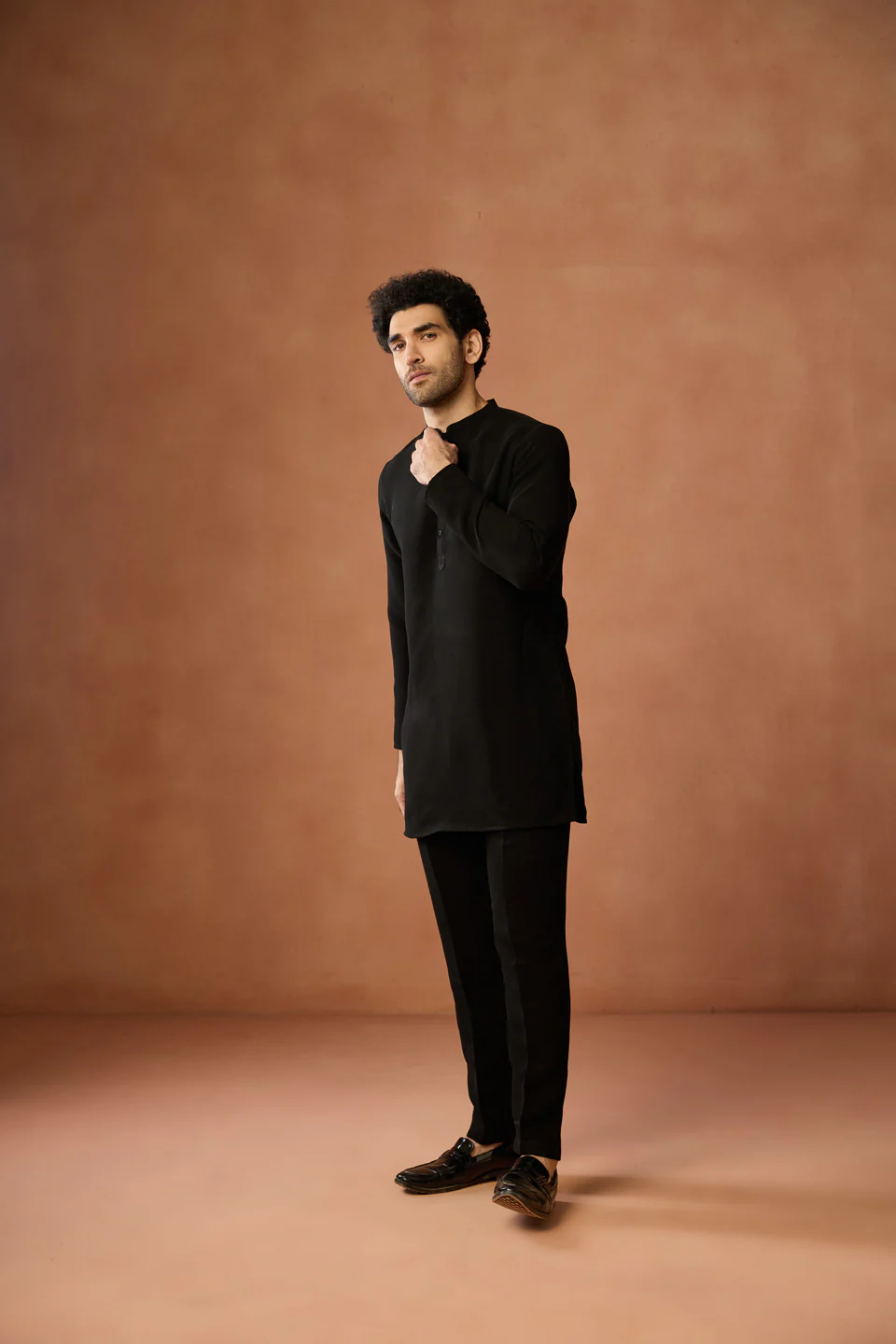 Black Silk Blend Solid Mid Kurta Trouser Set - Image 2