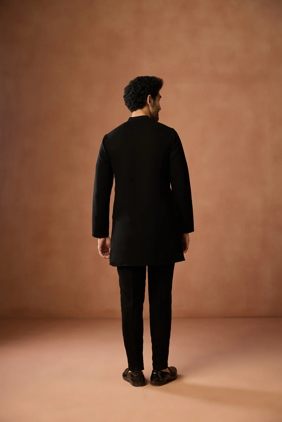 Black Silk Blend Solid Mid Kurta Trouser Set - Image 4