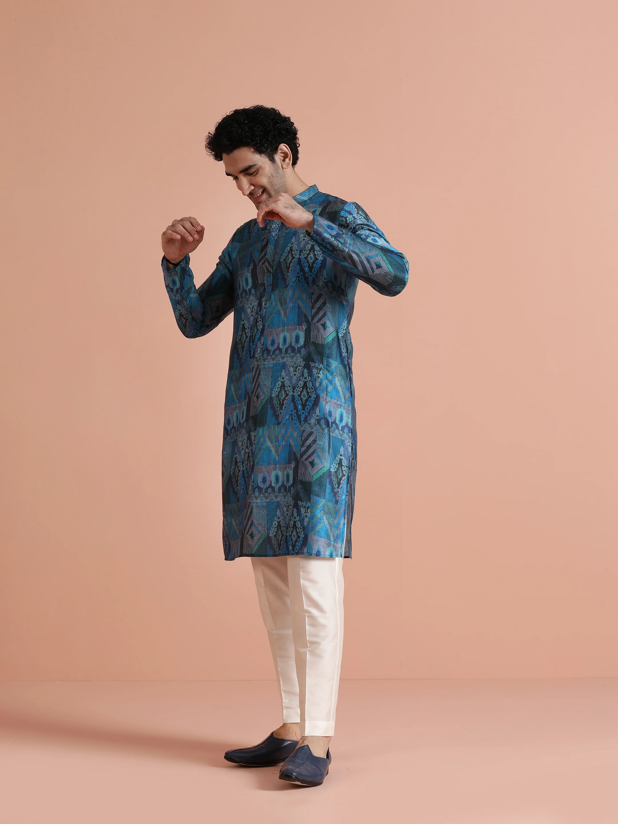 Blue Geometric Printed Kurta - Image 3