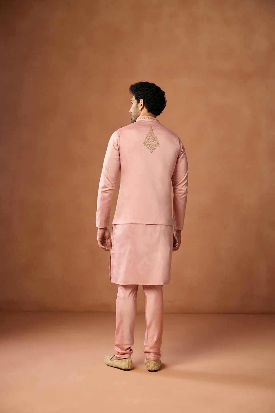 Blush Pink Embroidered Kurta Set - Image 4