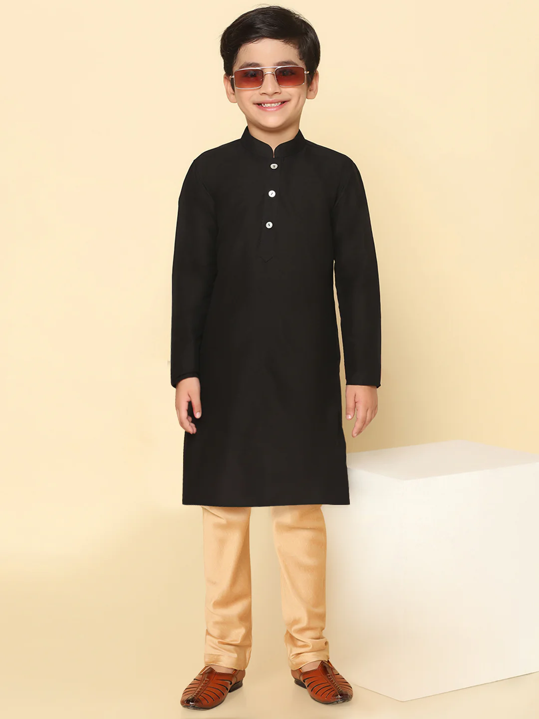 Boy's Black Cotton Blend Solid Dyed Kurta Pyjama Set