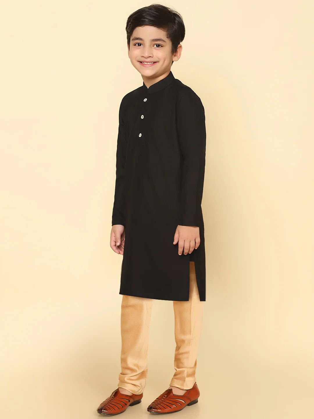 Boy's Black Cotton Blend Solid Dyed Kurta Pyjama Set - Image 3