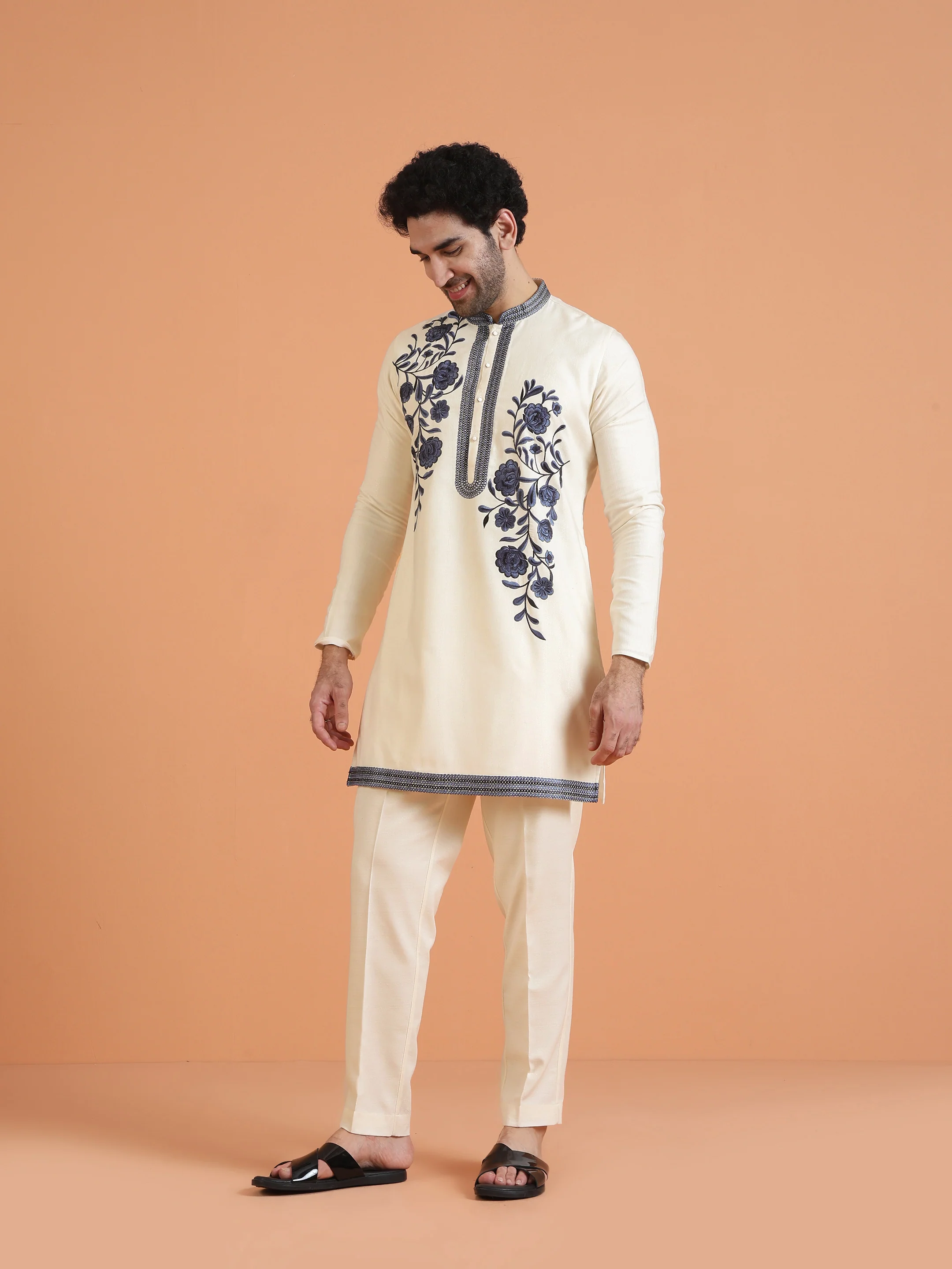 Cream Cotton Silk Embroidered Kurta - Image 3