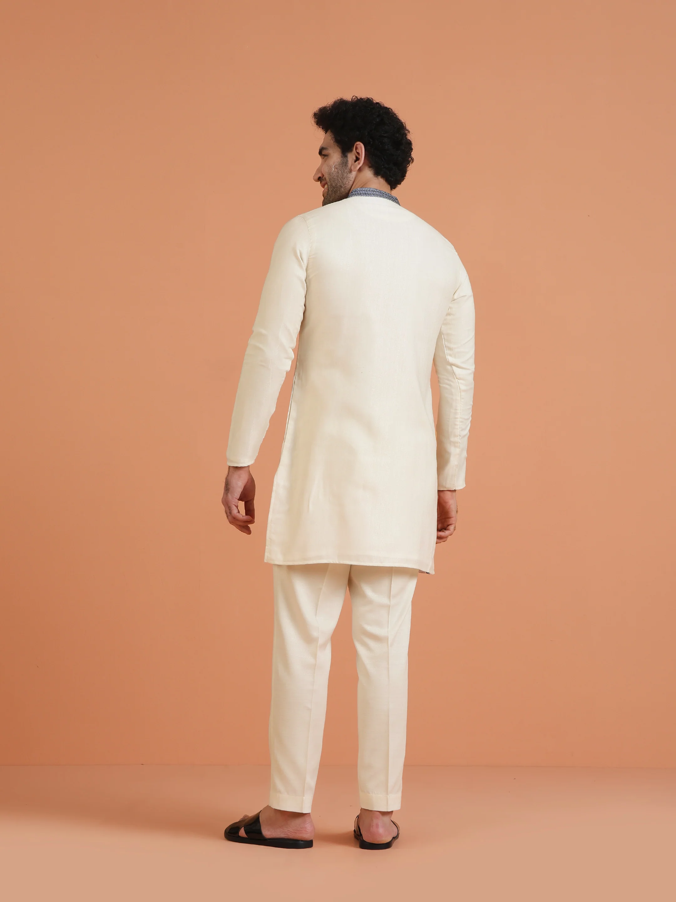 Cream Cotton Silk Embroidered Kurta - Image 4