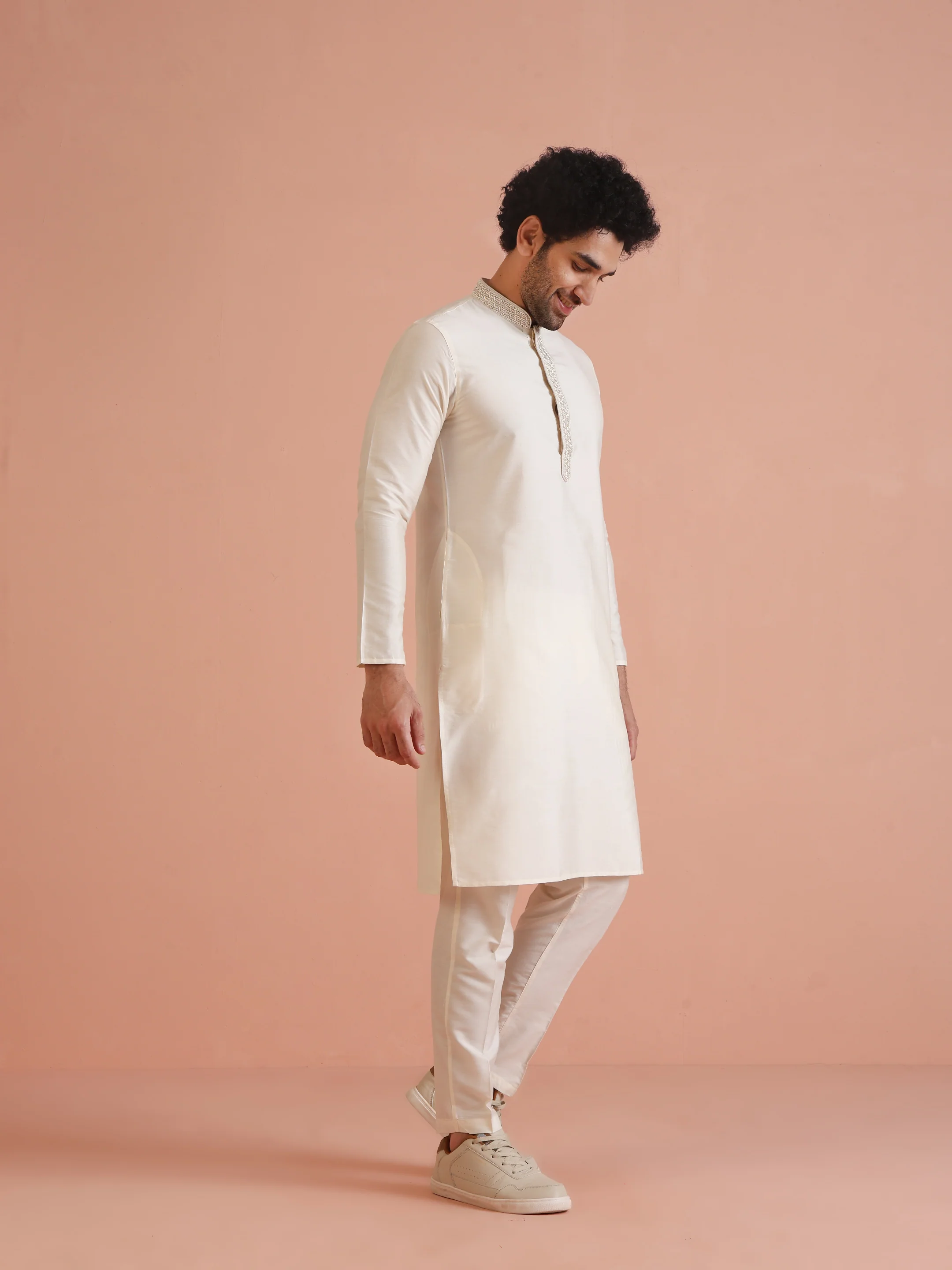 Cream Silk Blend Solid Kurta Trouser Set - Image 2