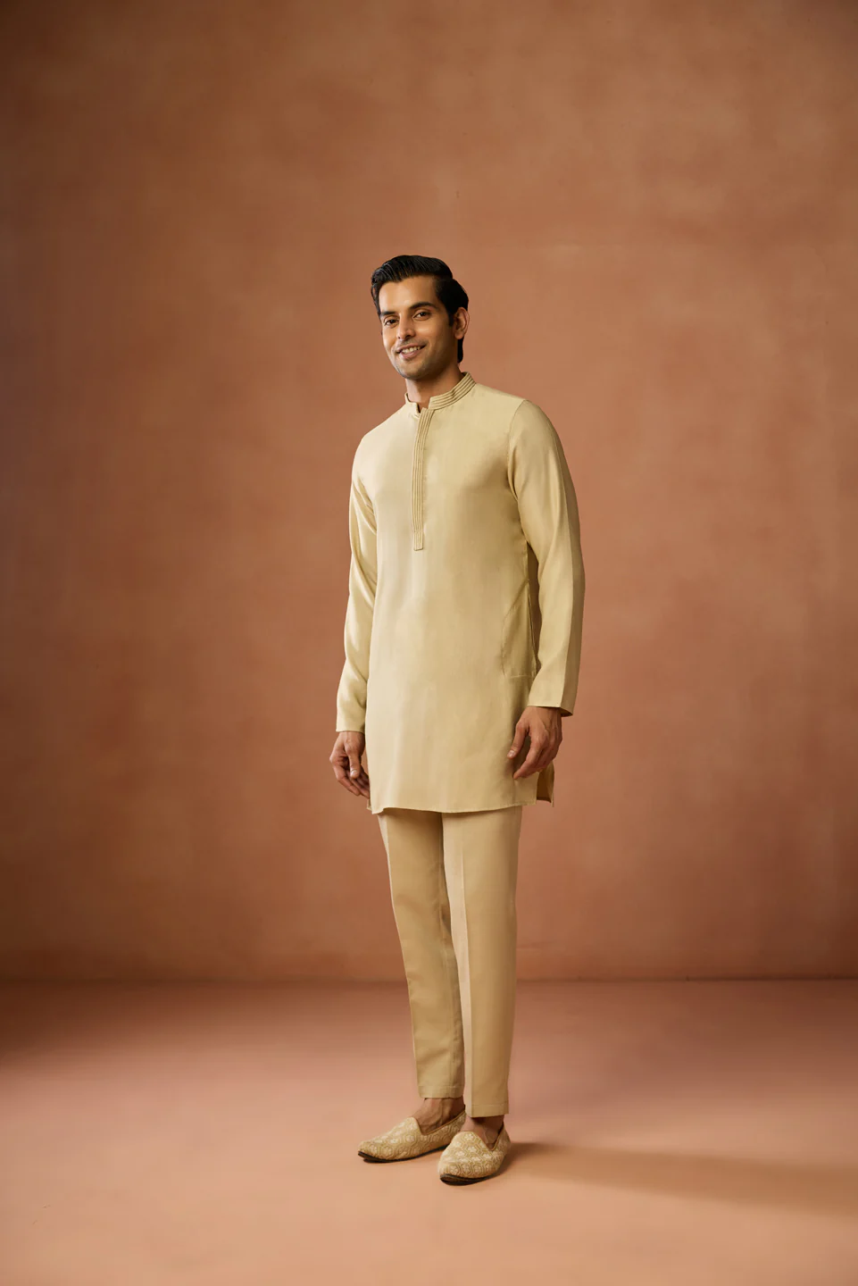 Cream Silk Blend Solid Mid Kurta - Image 2