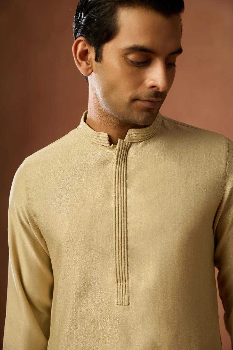 Cream Silk Blend Solid Mid Kurta - Image 5