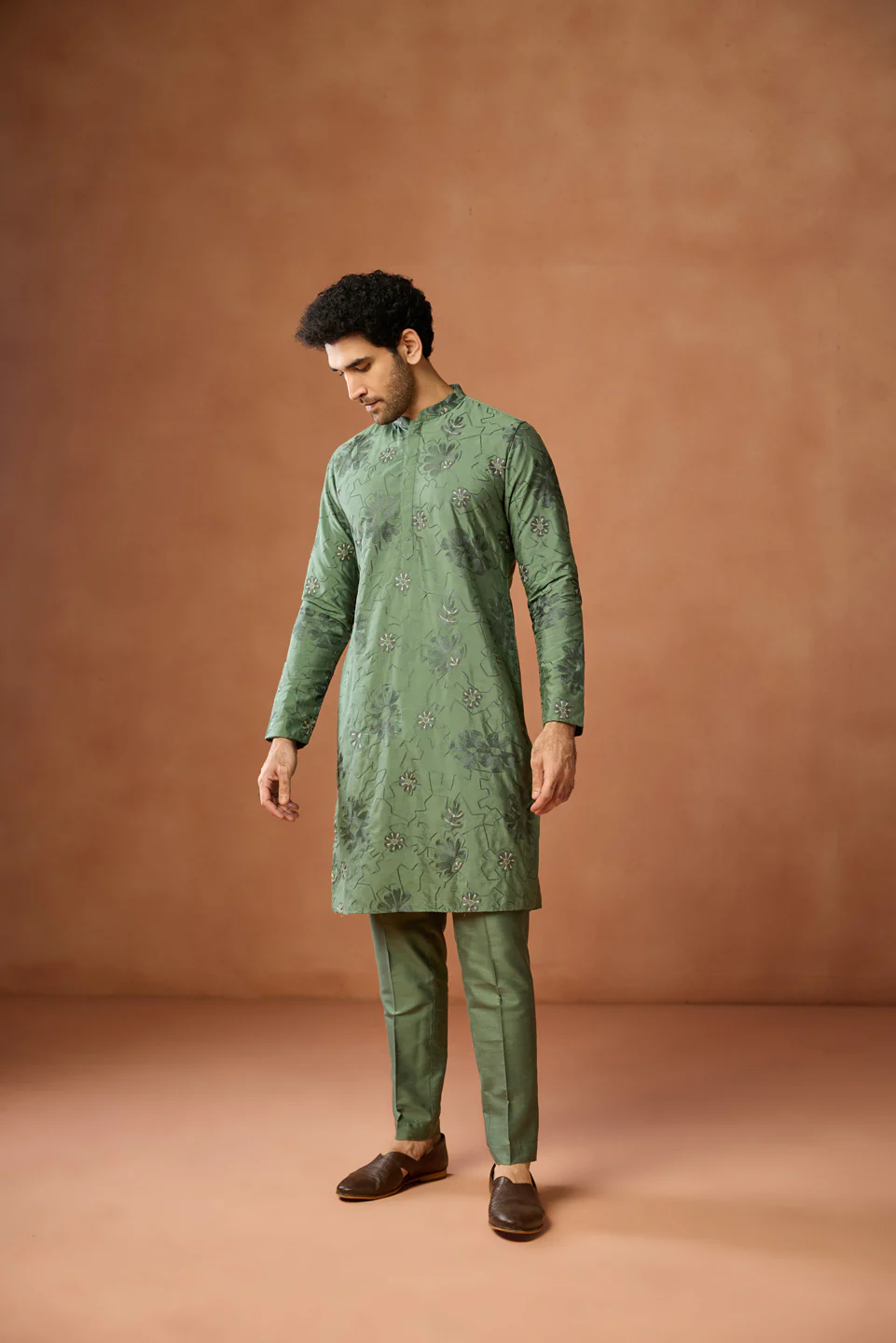Green Floral Embroidered Kurta Set - Image 3
