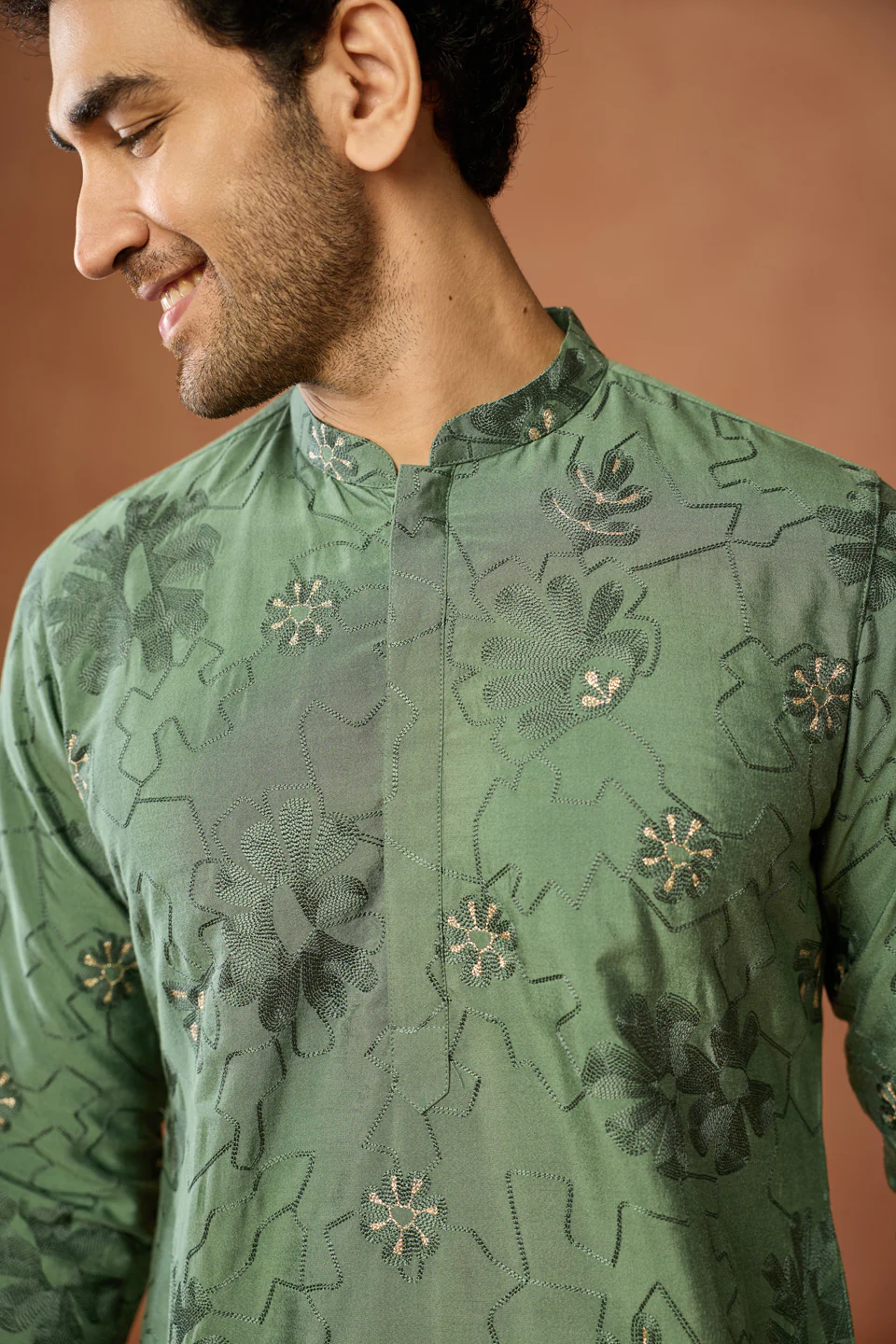 Green Floral Embroidered Kurta Set - Image 5