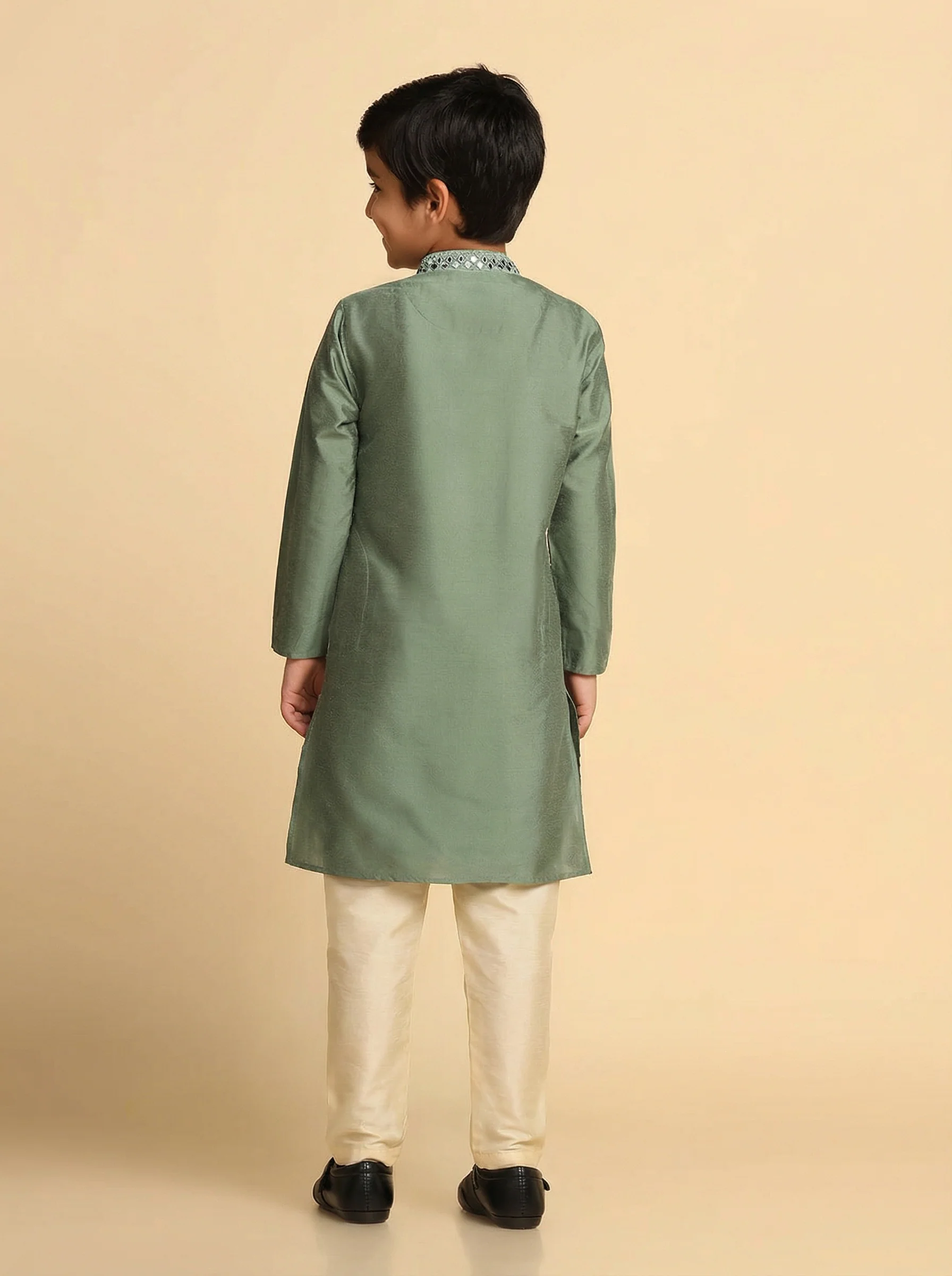 Green Self Design Kurta Pyjama Set - Image 4