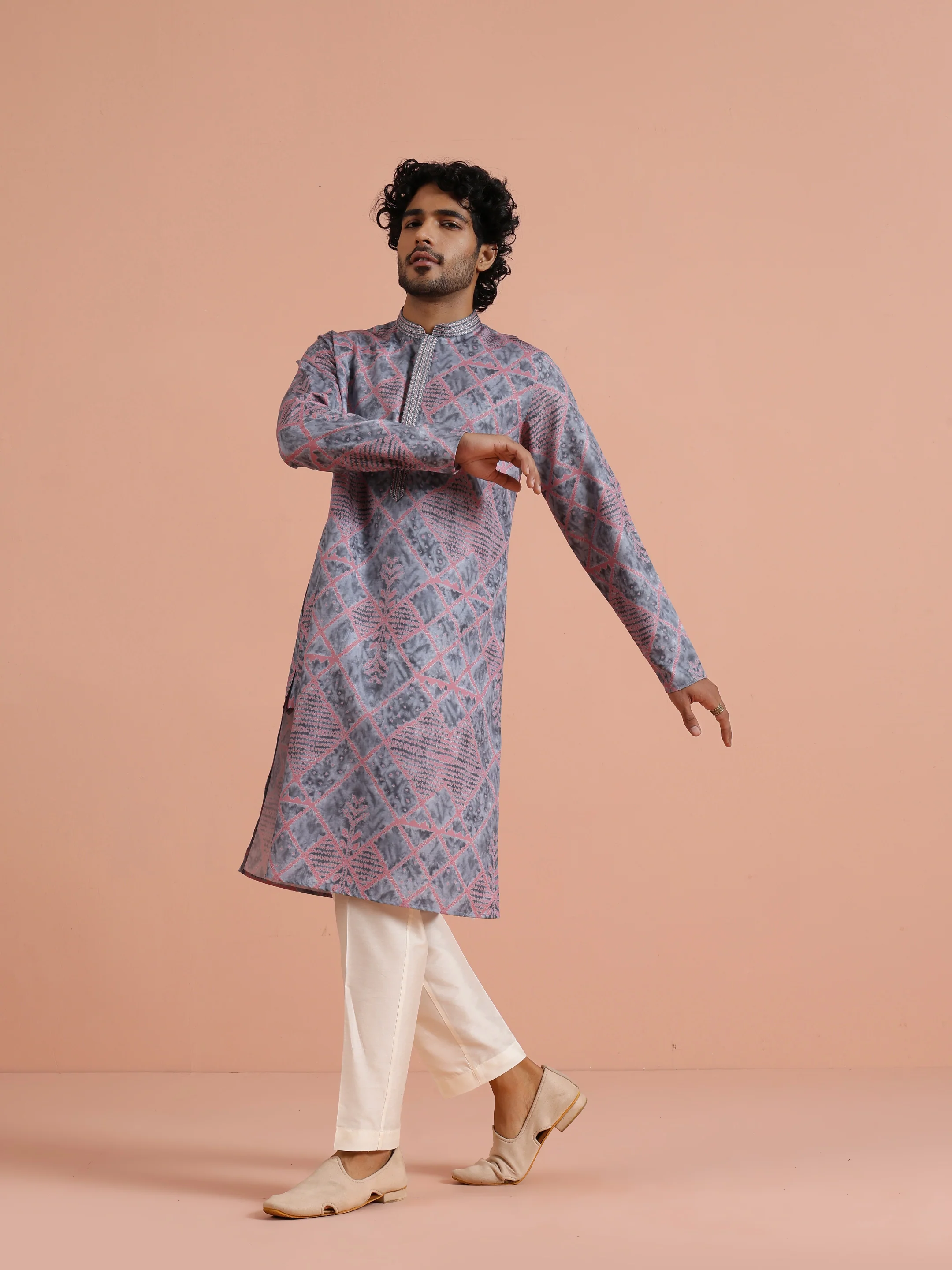 Grey & Pink Geometric Printed Kurta - Image 2