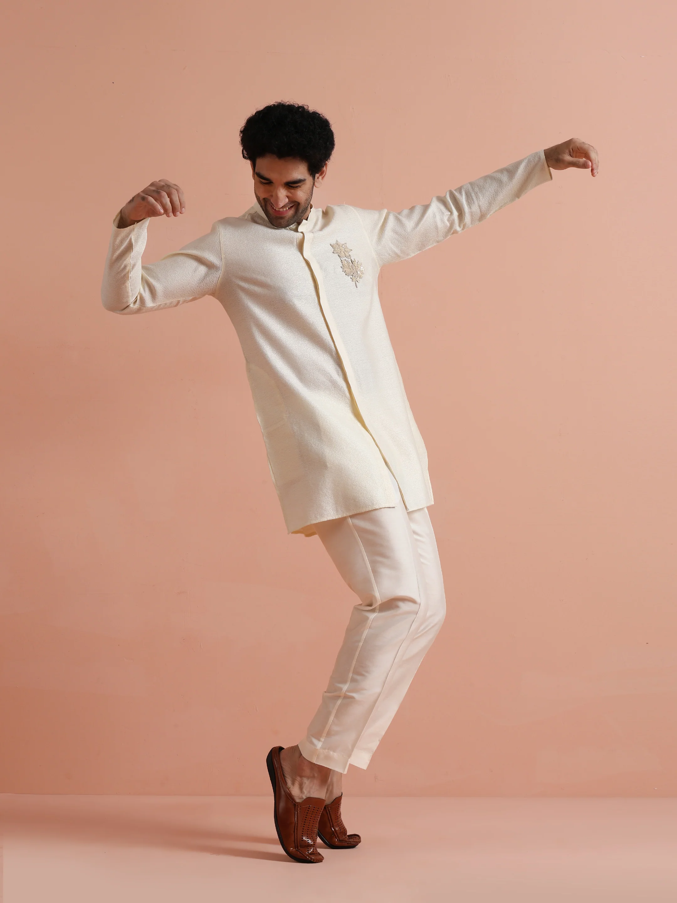Ivory Mid Kurta with Embroidered Motif - Image 7