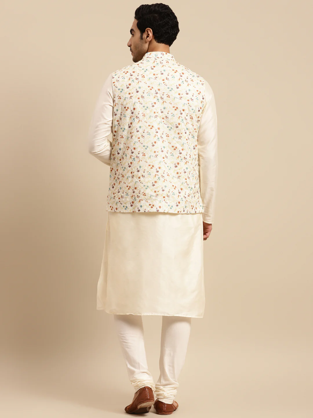 Men White kurta jacket set - Image 6