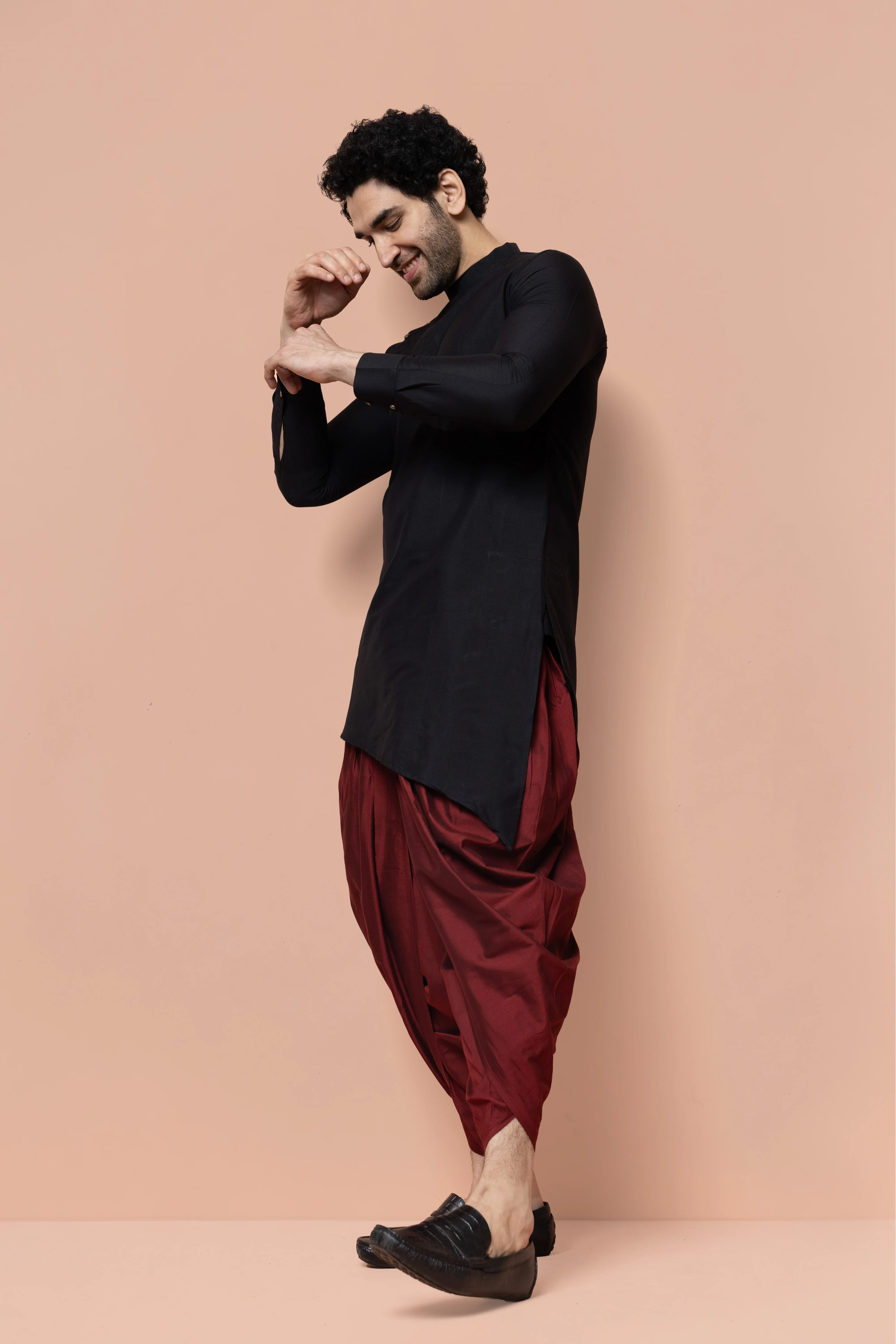Men Black Solid Asymmetrical Kurta - Image 3