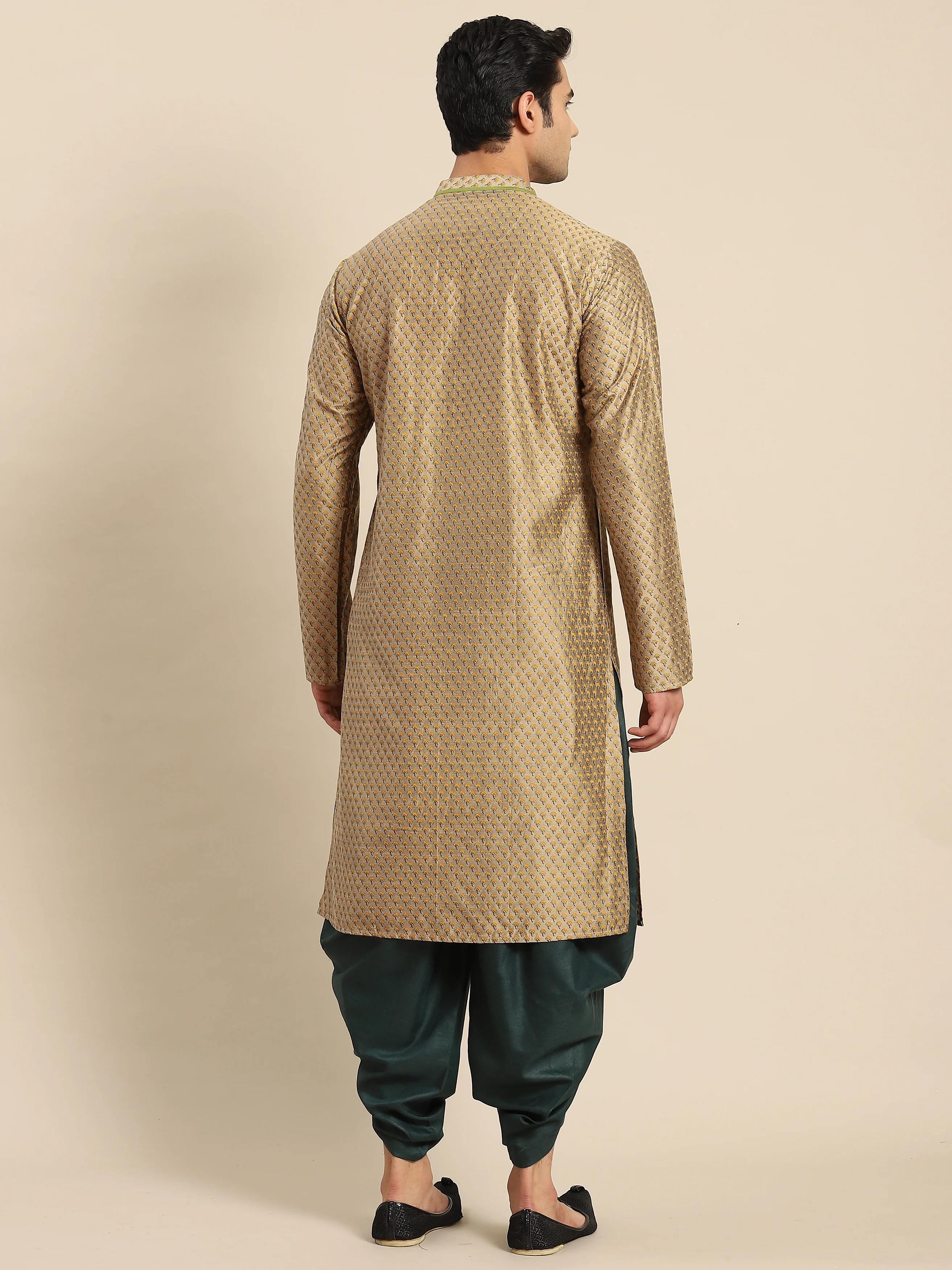 Men Gold Stripes Kurta - Image 2