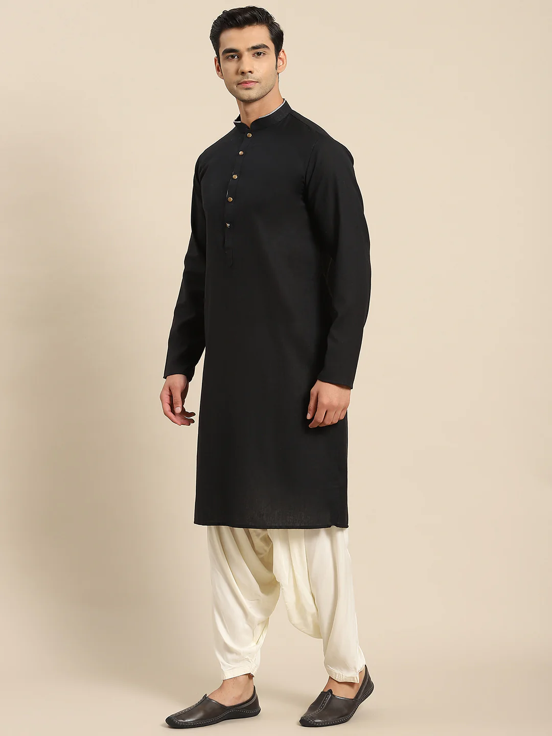 Kisah Men Black Kurta (Set of 1) - Image 2