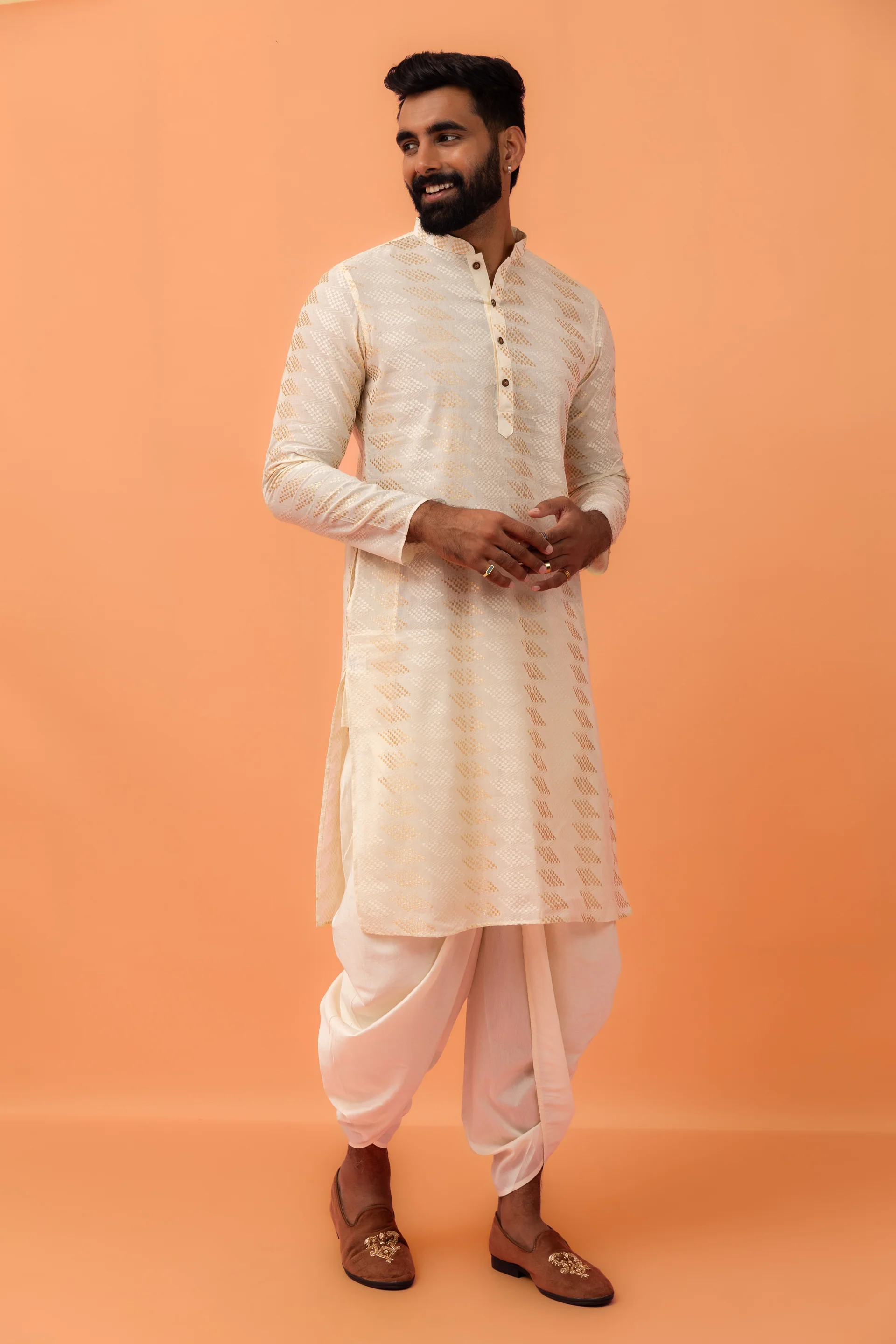 Cream Silk Blend Geometric Pattern Kurta Set - Image 3