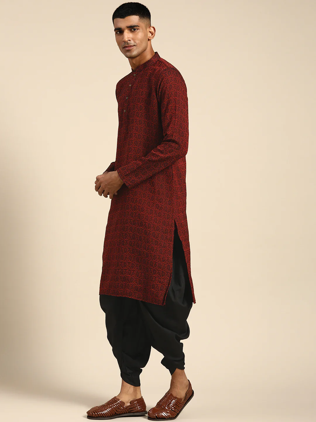 Men Maroon Textured Kurta - Image 2