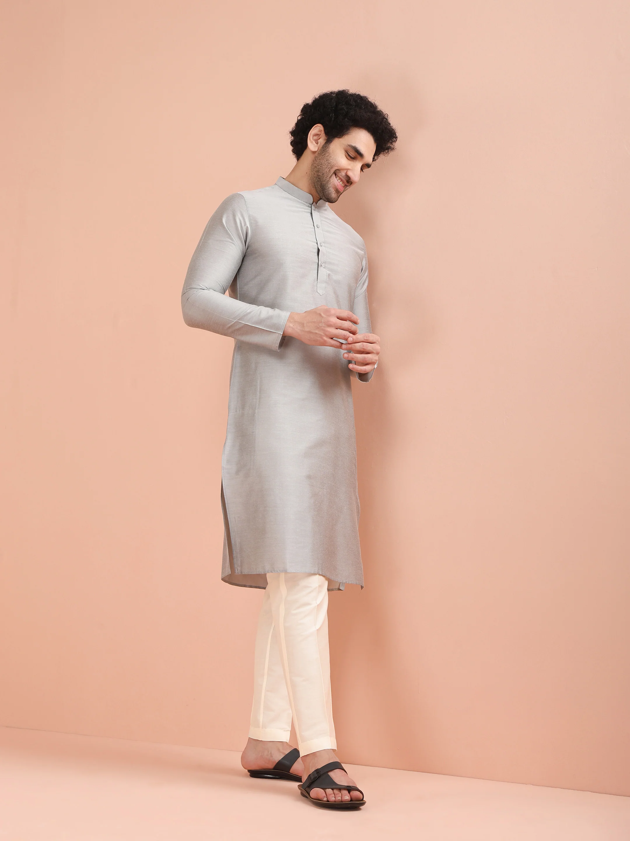 Men Grey Solid Kurta - Image 2