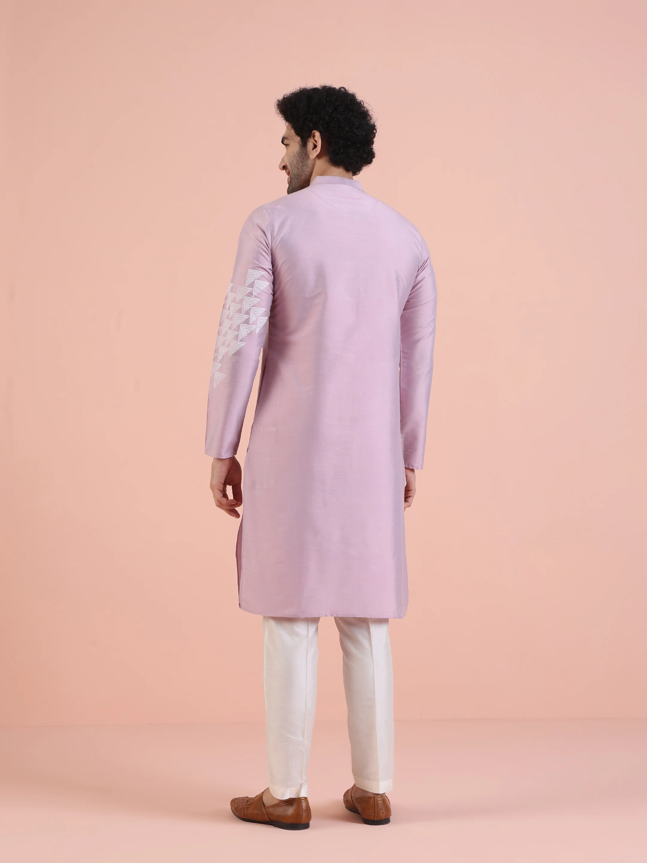 Men Onion pink Printed Kurta with Geometric - Image 4