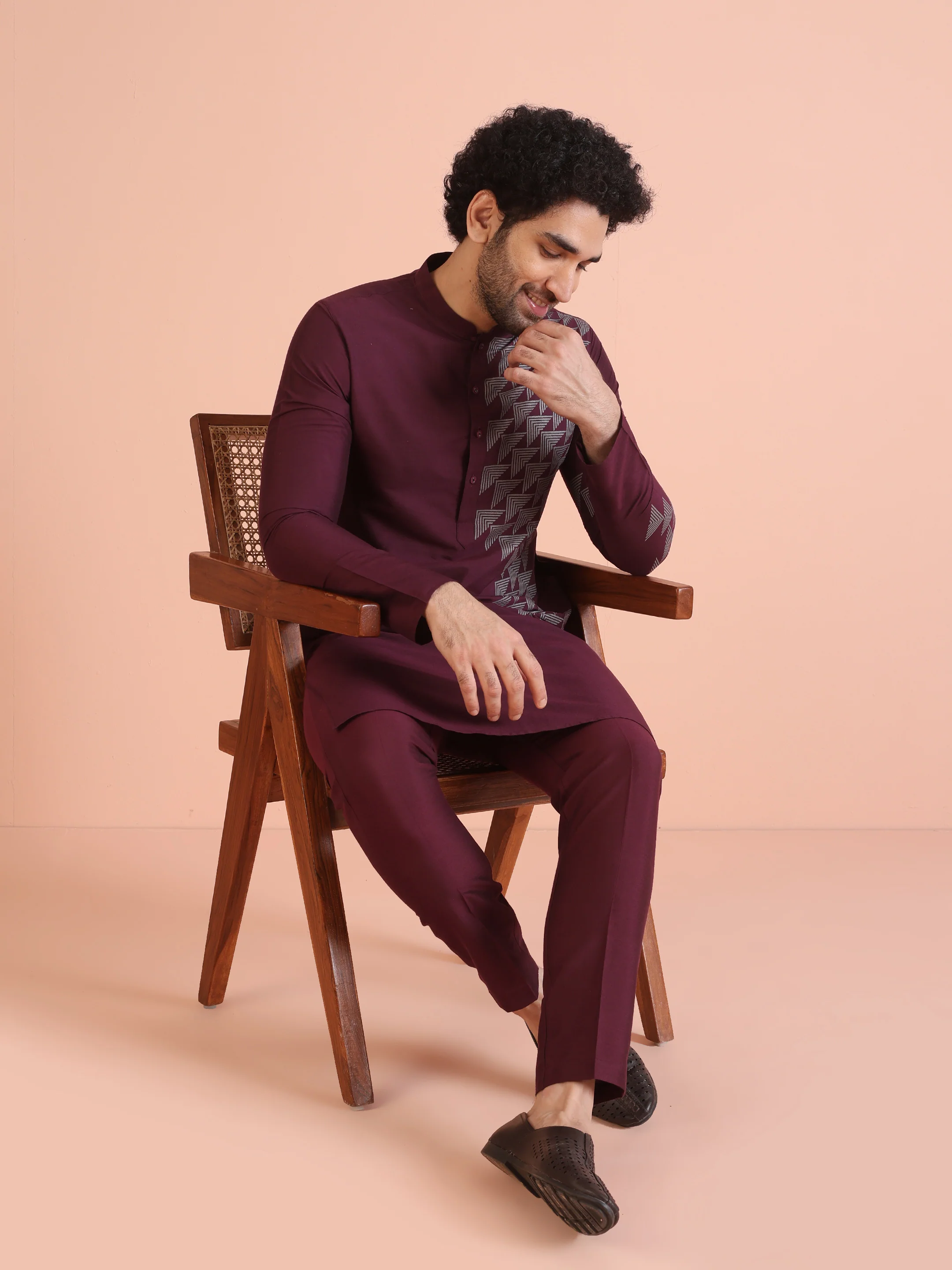 Men Wine Printed Geometric Kurta - Image 6