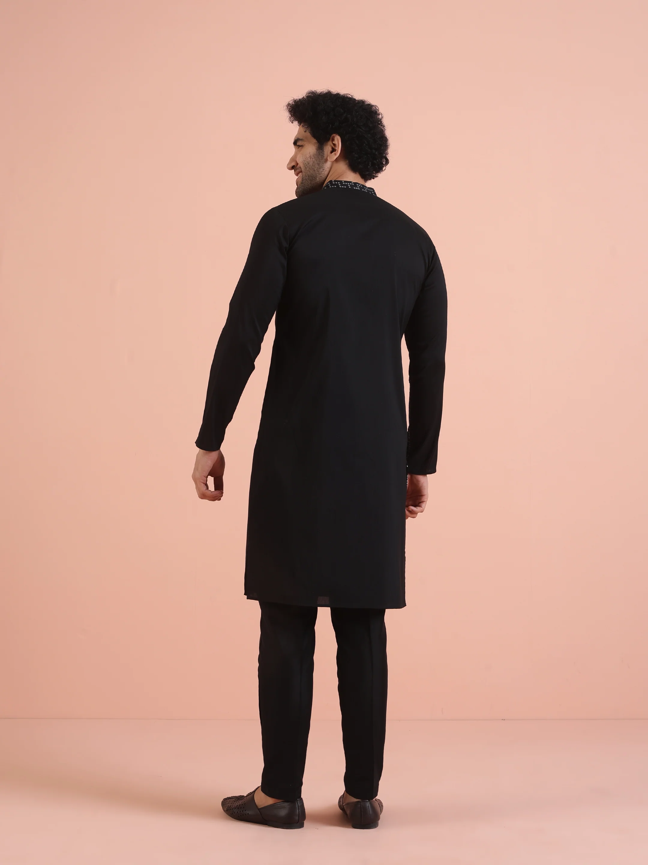 Men Black Printed Geometric Kurta - Image 4