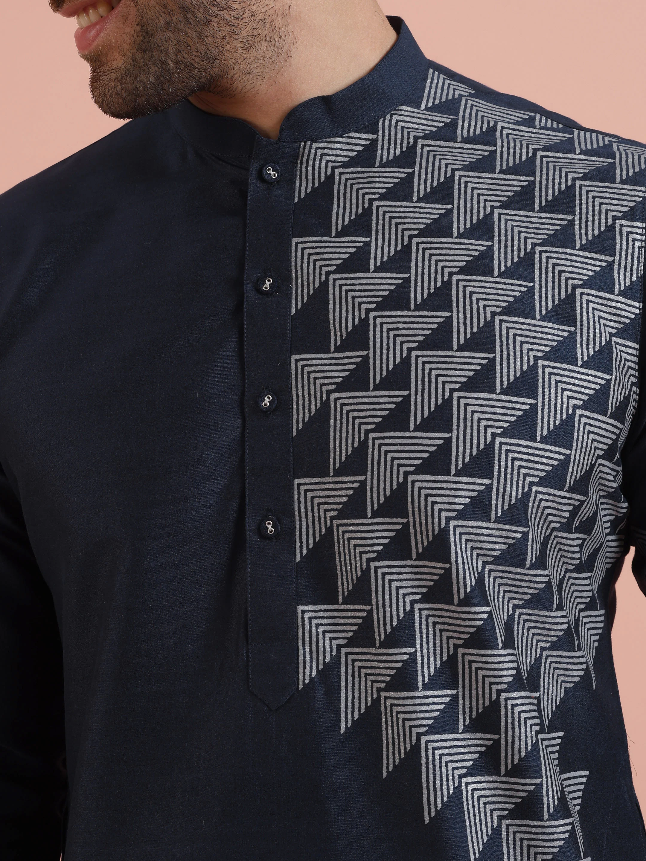 Men Navy Blue Printed Geometric Kurta - Image 5