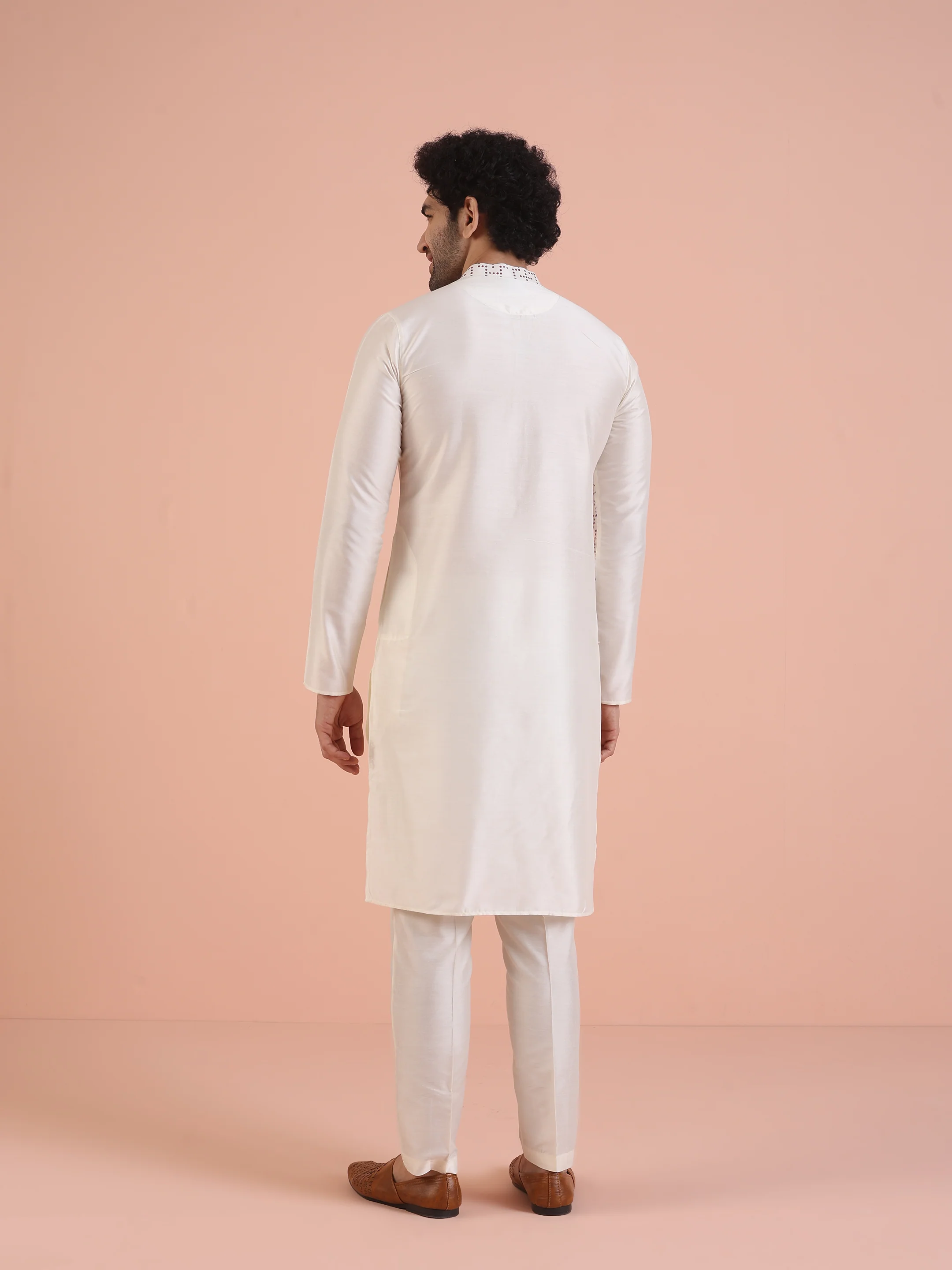 Men Off White Printed Kurta with Geometric - Image 4