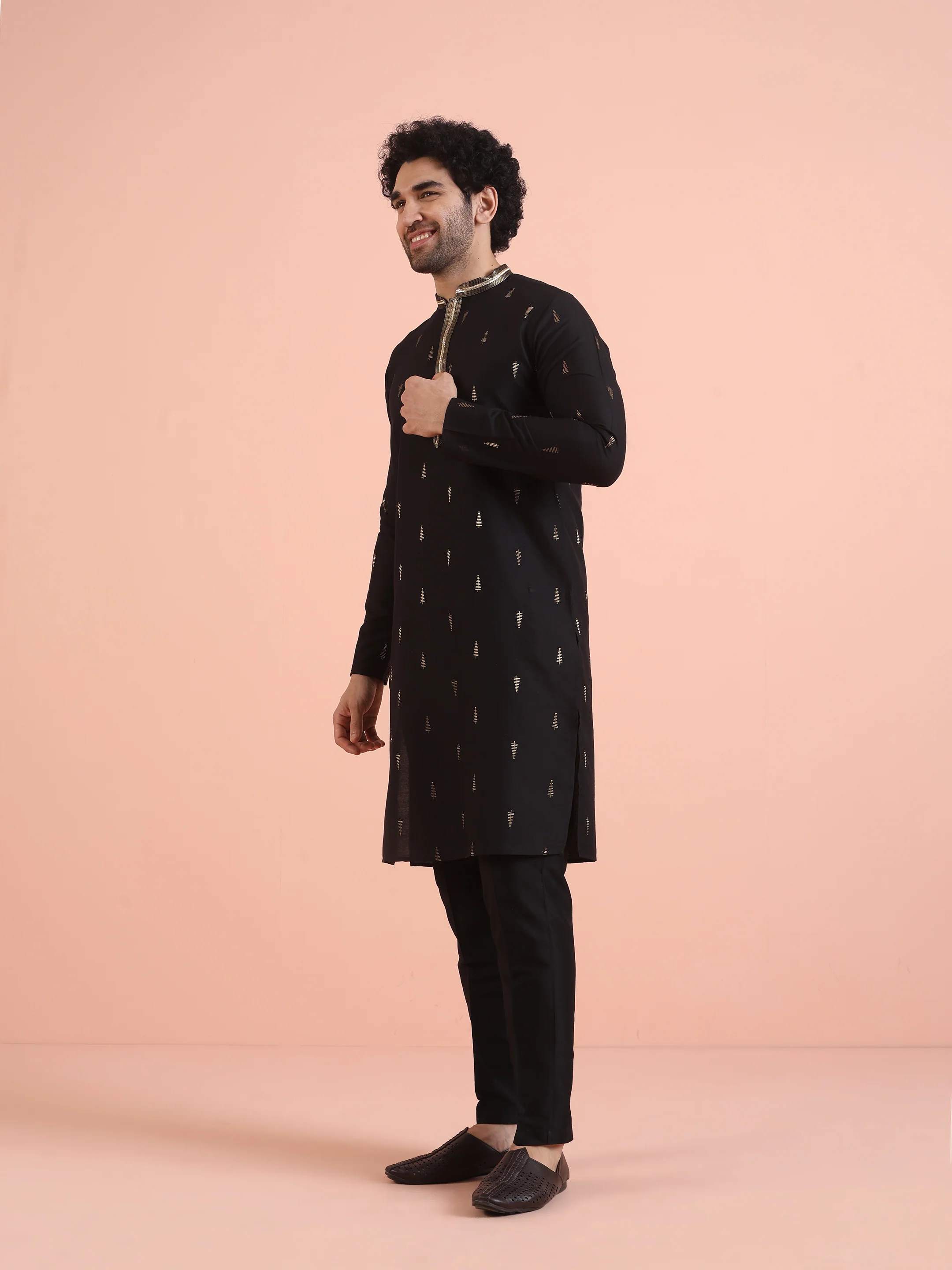 Men Black Jacquard Kurta with Ethnic Motifs - Image 3
