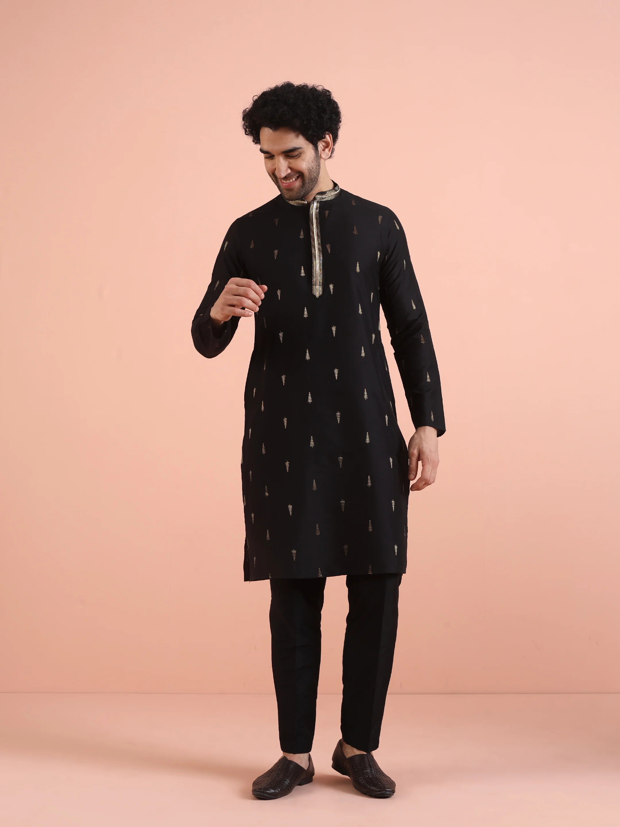 Men Black Jacquard Kurta with Ethnic Motifs - Image 7