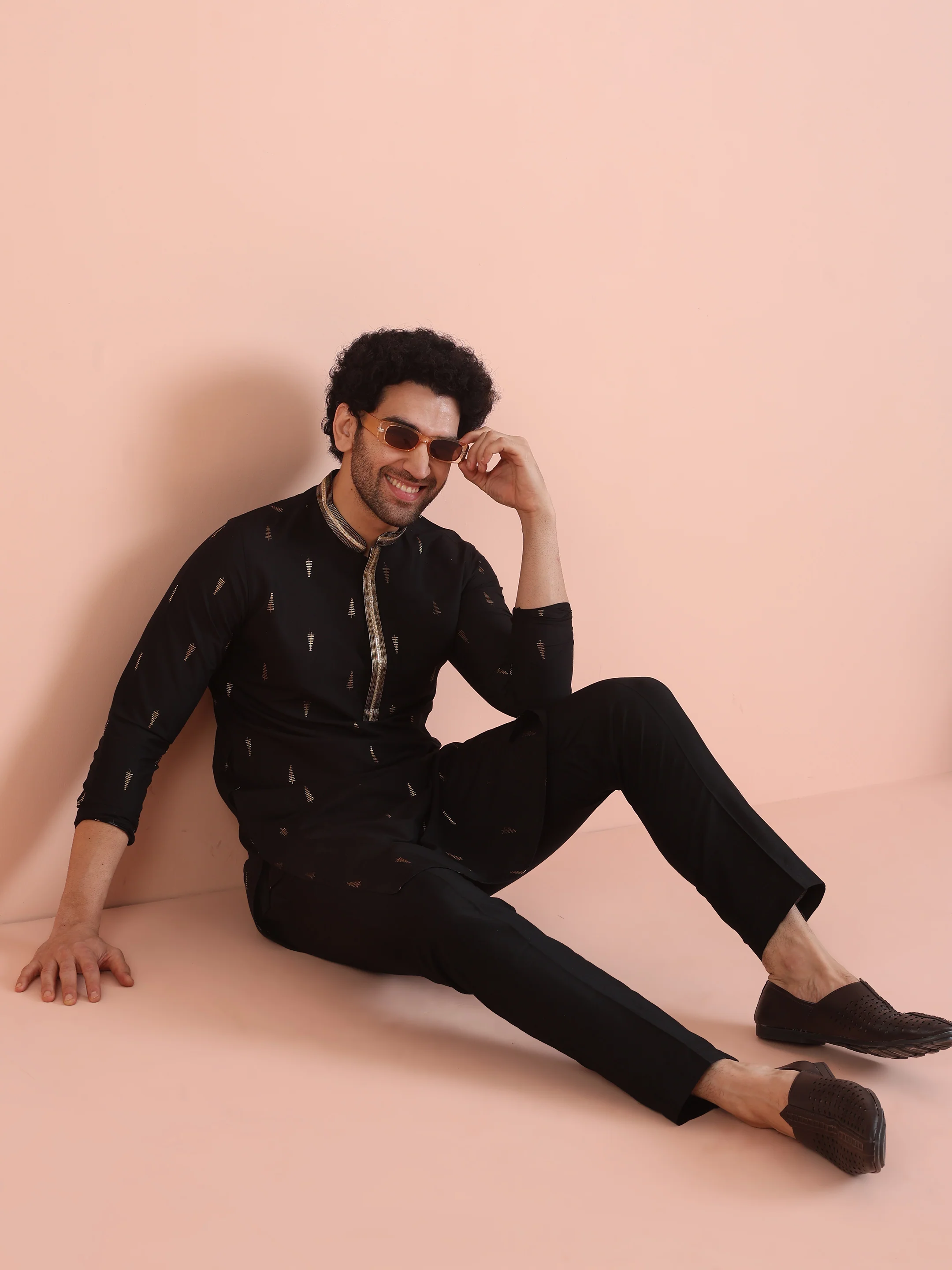 Men Black Jacquard Kurta with Ethnic Motifs - Image 8