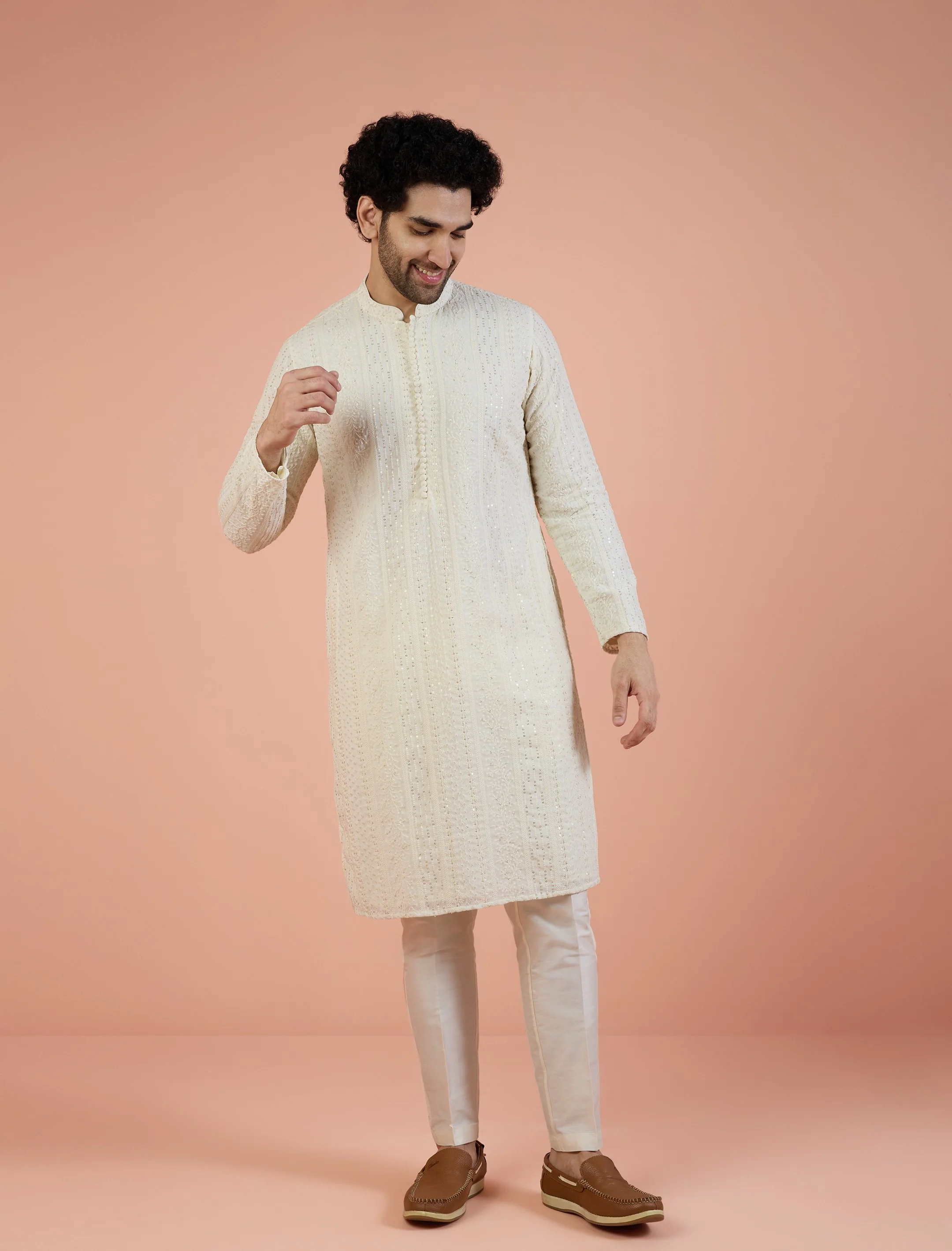 Men Off White Embroidered Kurta with Ethnic Motifs - Image 6