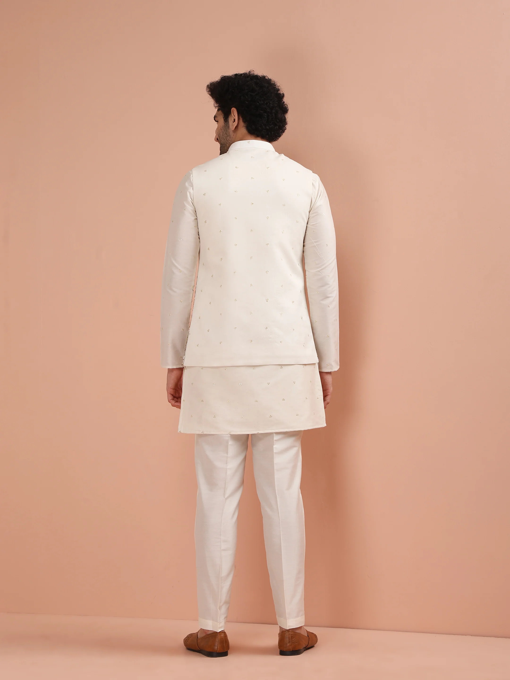 Off White Embroidered Jacket Set - Image 4