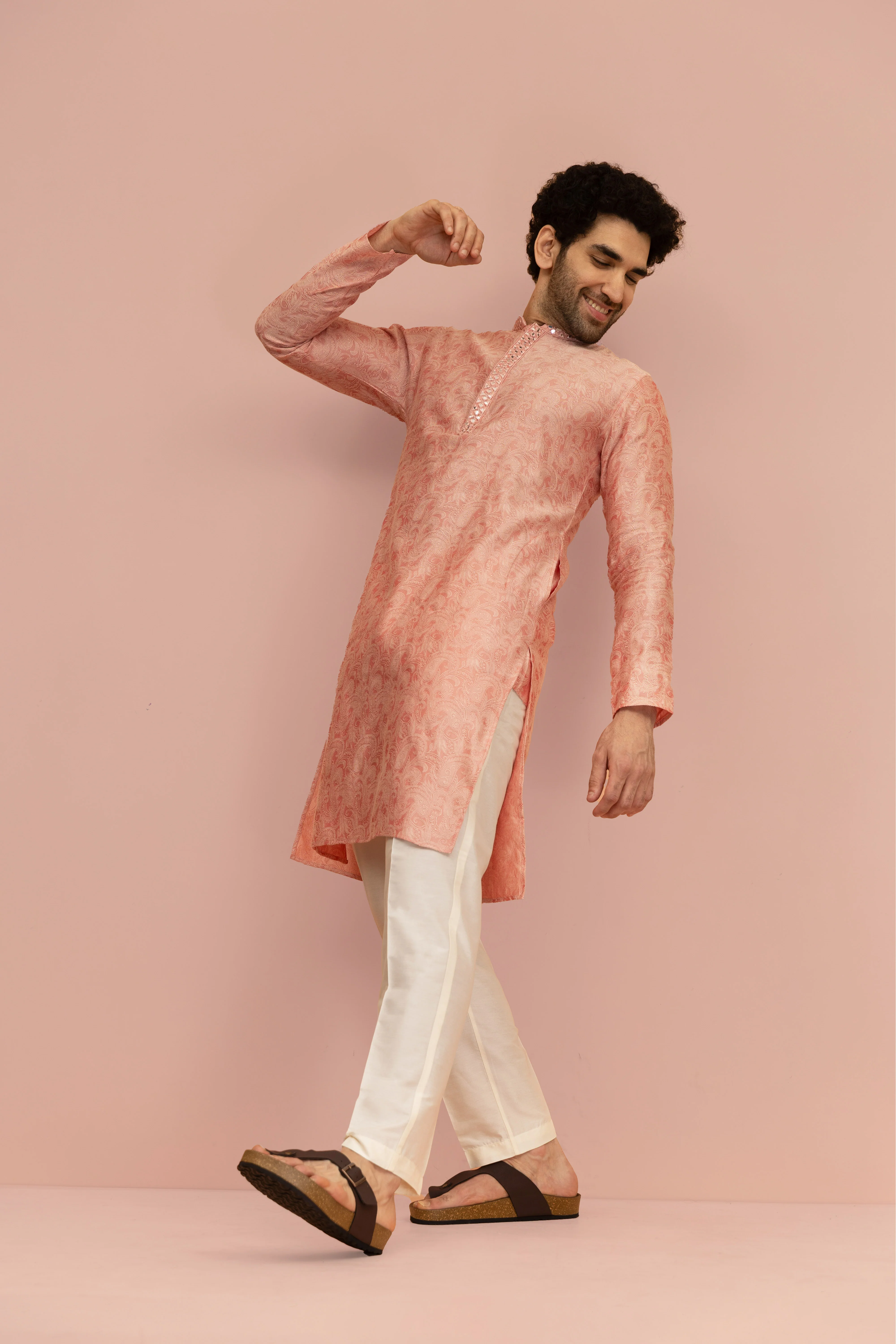 Peach Paisley Print Mirror Work Kurta - Image 2