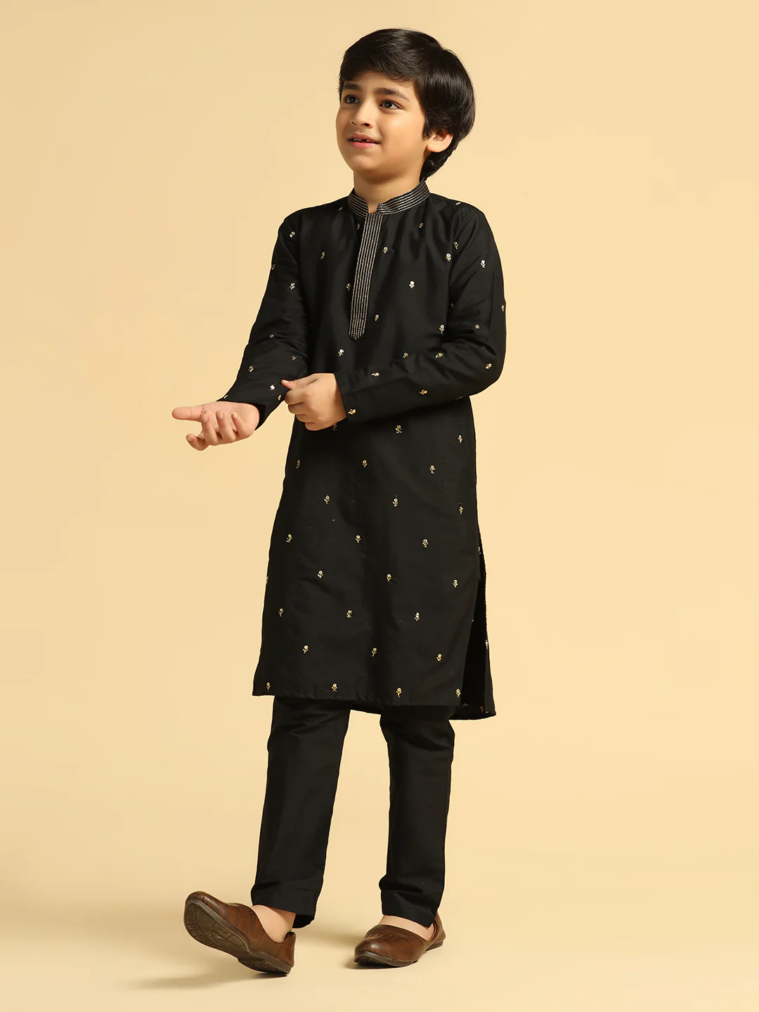 Boy's Black Embroidered Kurta - Image 2