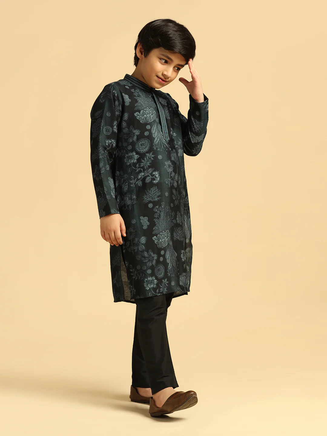 Boy's Black Printed Kurta - Image 3