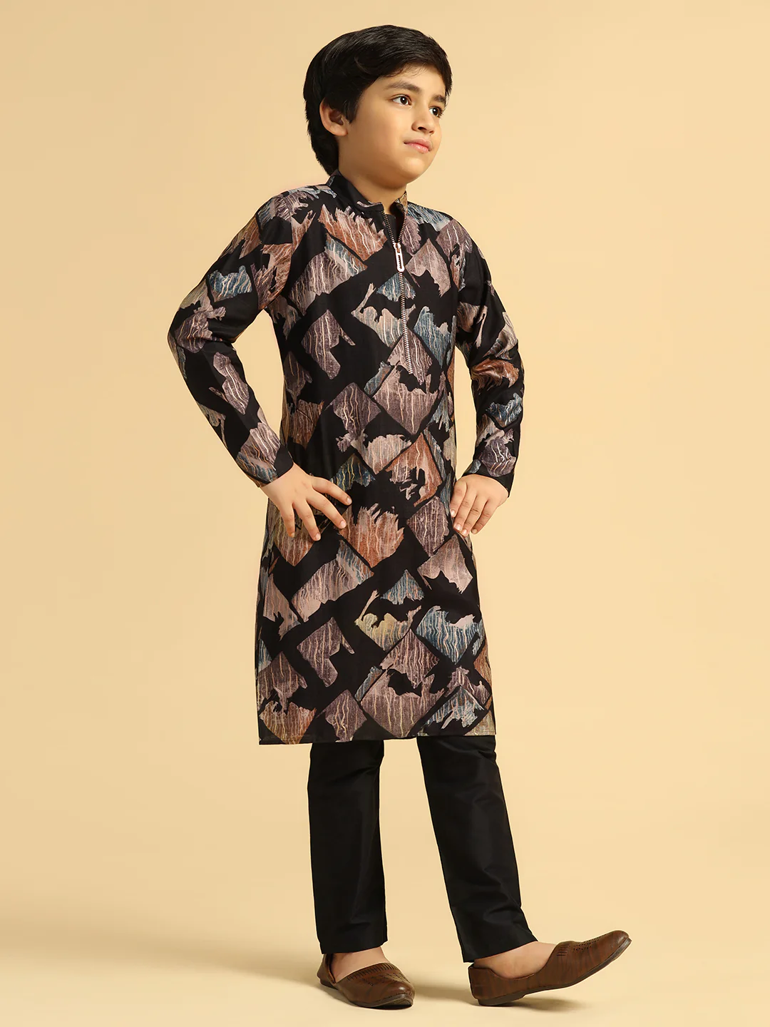 Boy's Black Printed Kurta Pyjama Set - Image 3
