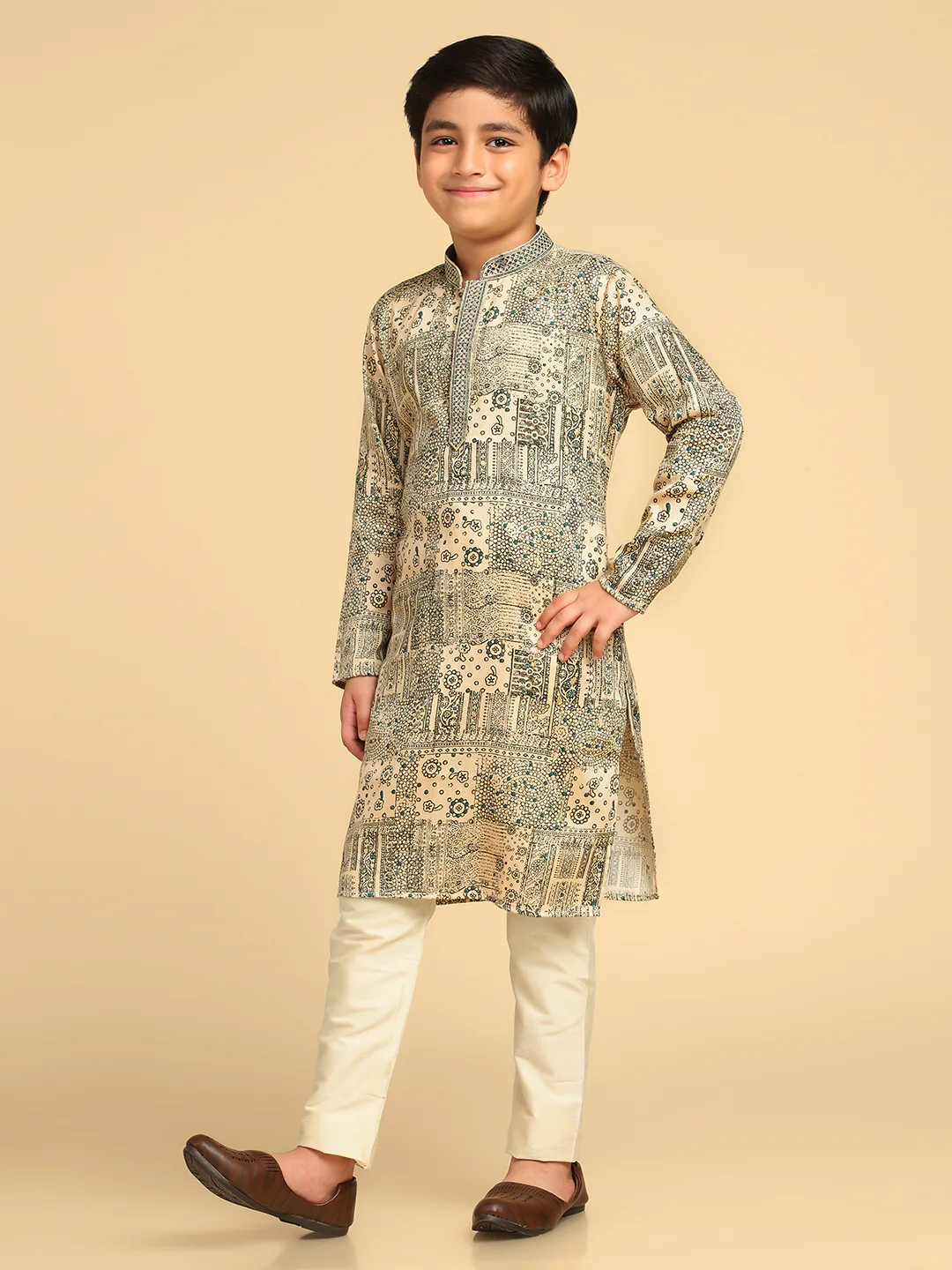 Boy's Bottle Green Foil Print Abstract Kurta Pyjama Set - Image 3