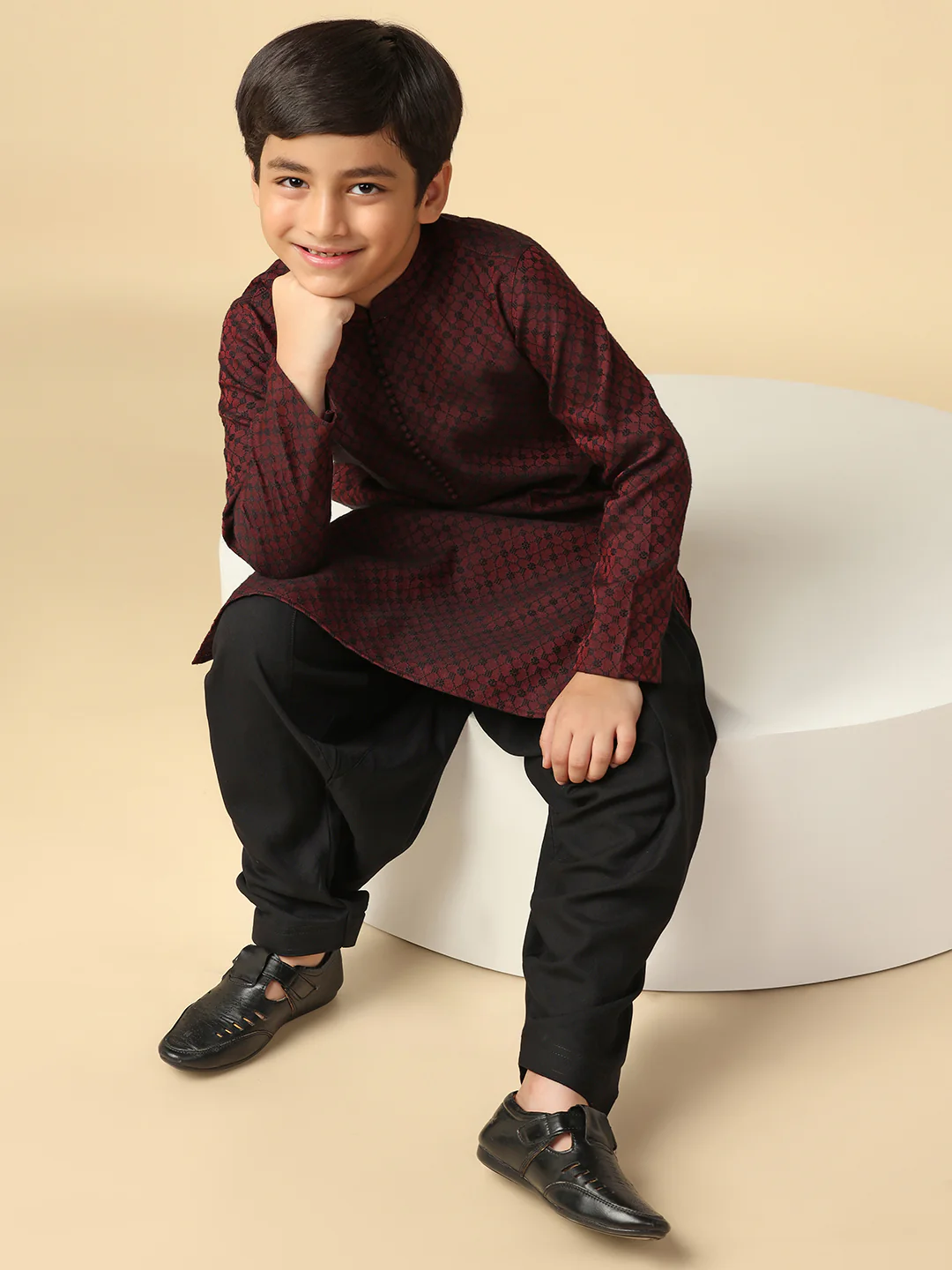 Boy's Maroon Jacquard Abstract Kurta - Image 6