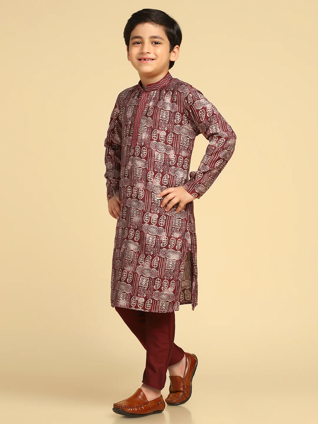 Boy's Maroon Printed Paisley Kurta - Image 2
