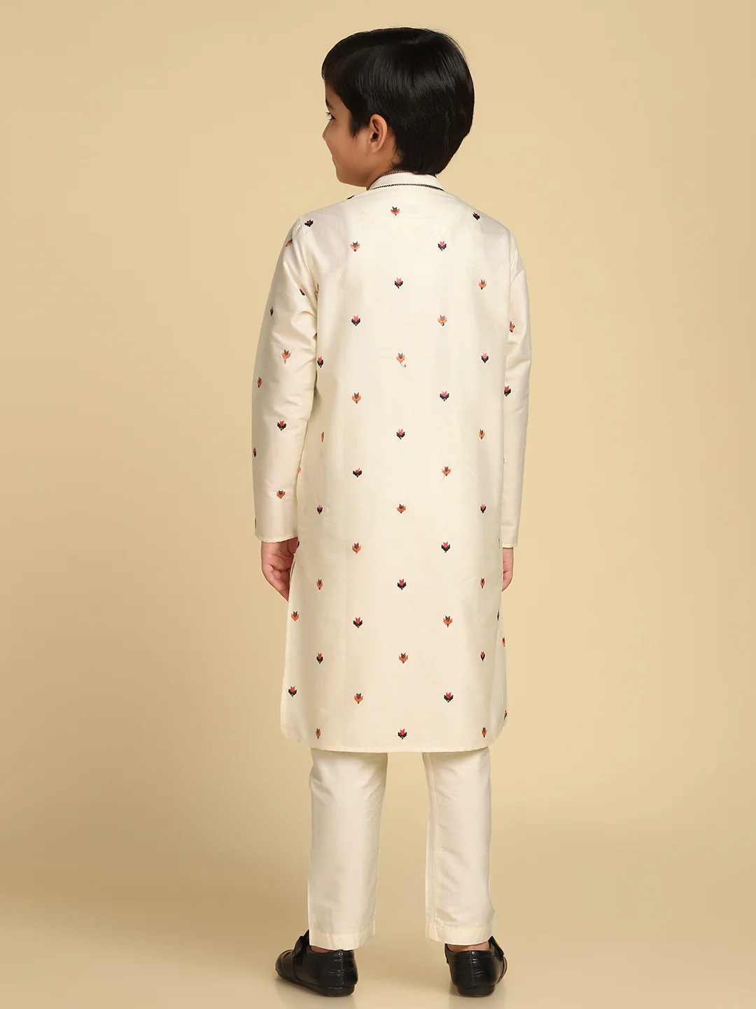 Boy's Off White Embroidered Ethnic Motifs Kurta - Image 4