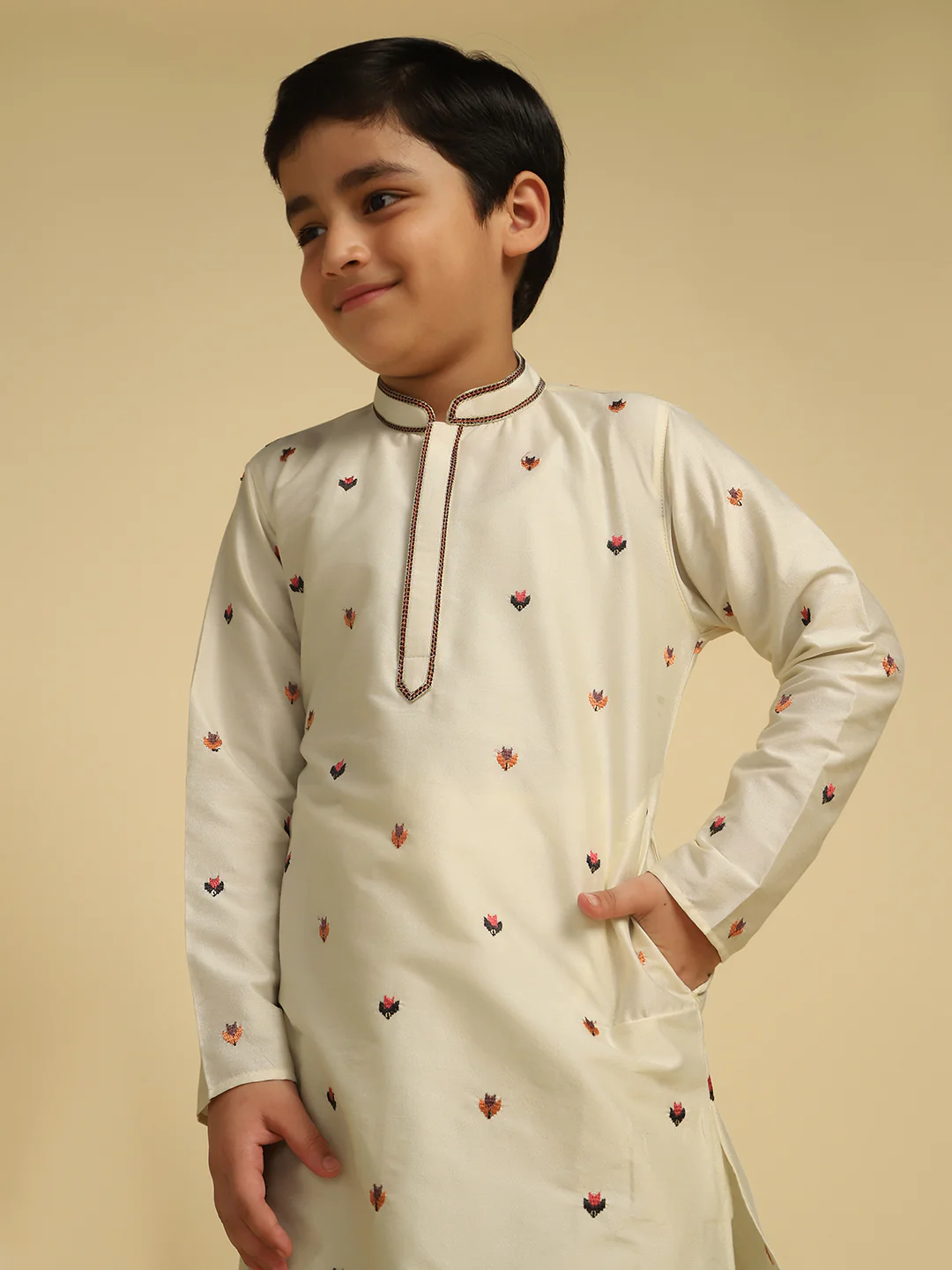 Boy's Off White Embroidered Ethnic Motifs Kurta - Image 7