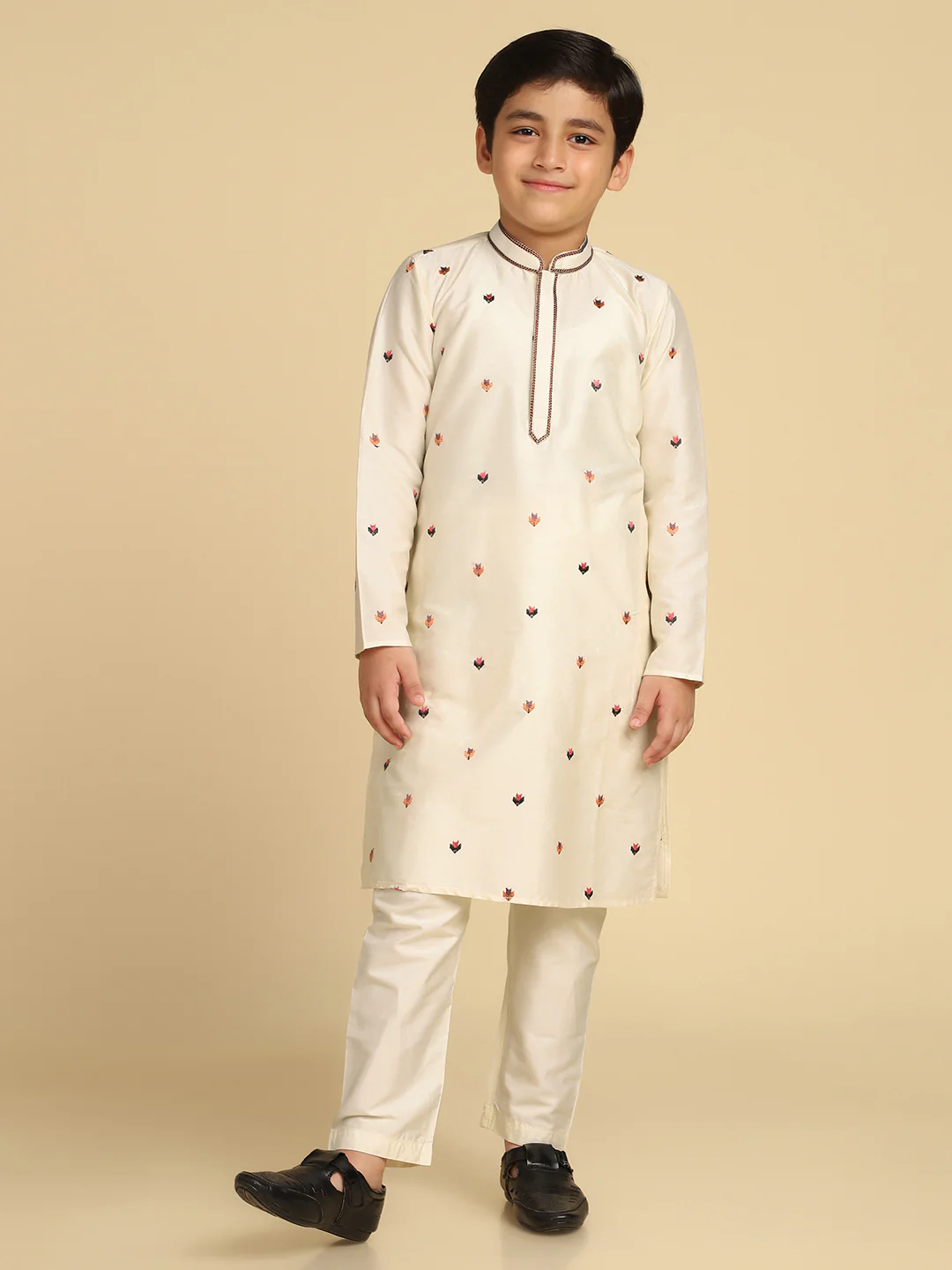 Boy's Off White Embroidered Ethnic Motifs Kurta Pyjama Set