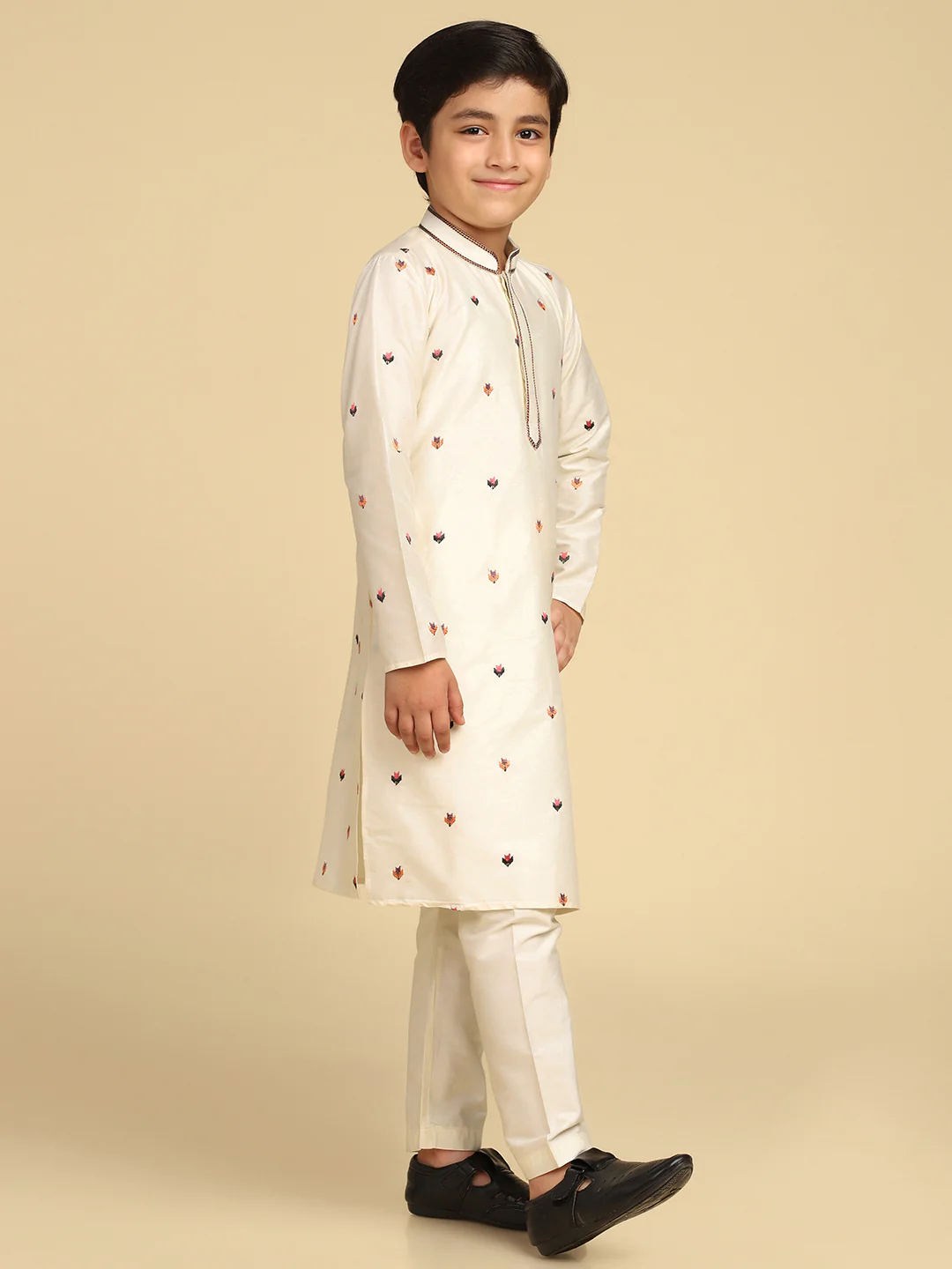 Boy's Off White Embroidered Ethnic Motifs Kurta Pyjama Set - Image 3