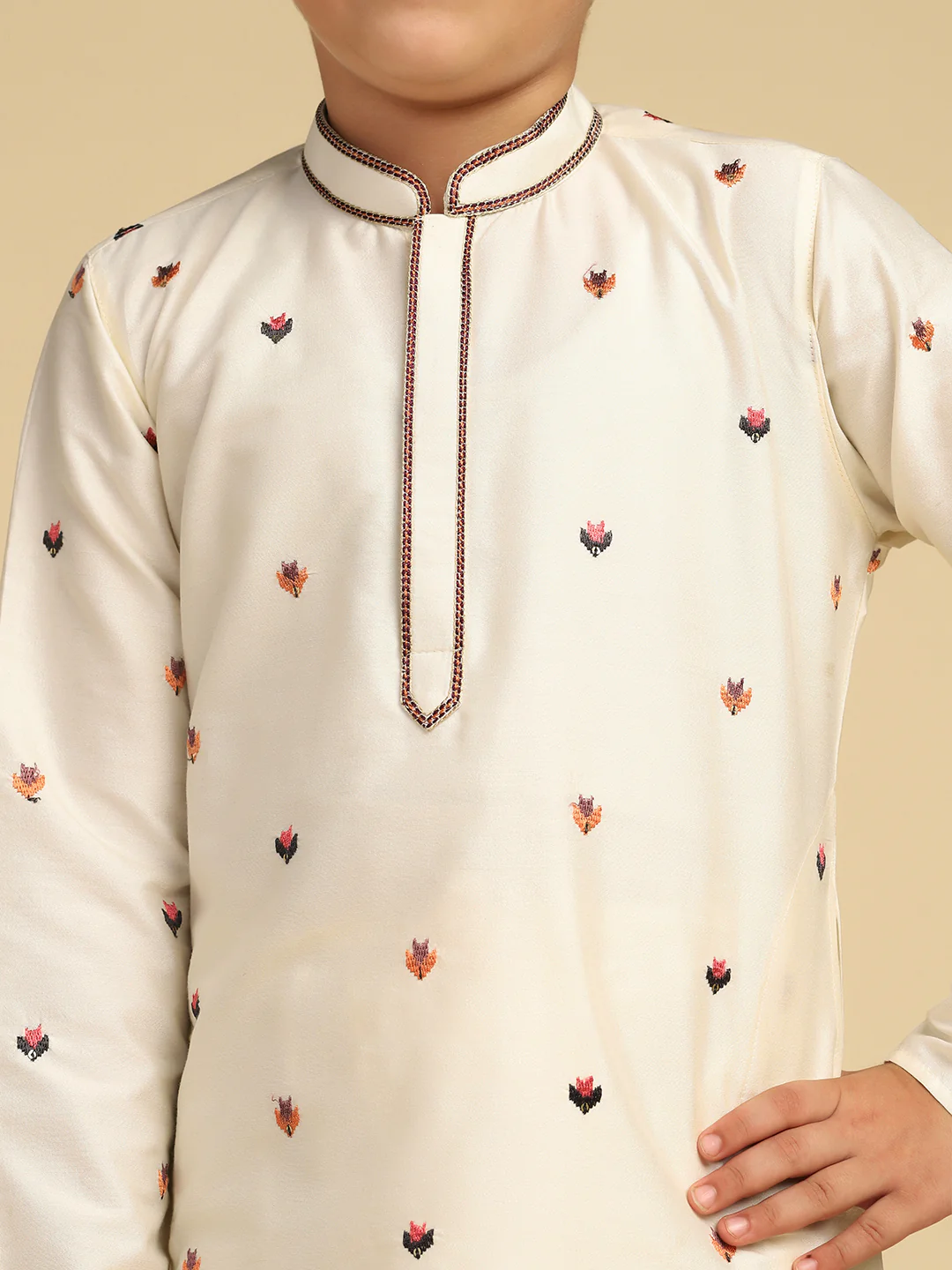 Boy's Off White Embroidered Ethnic Motifs Kurta Pyjama Set - Image 5