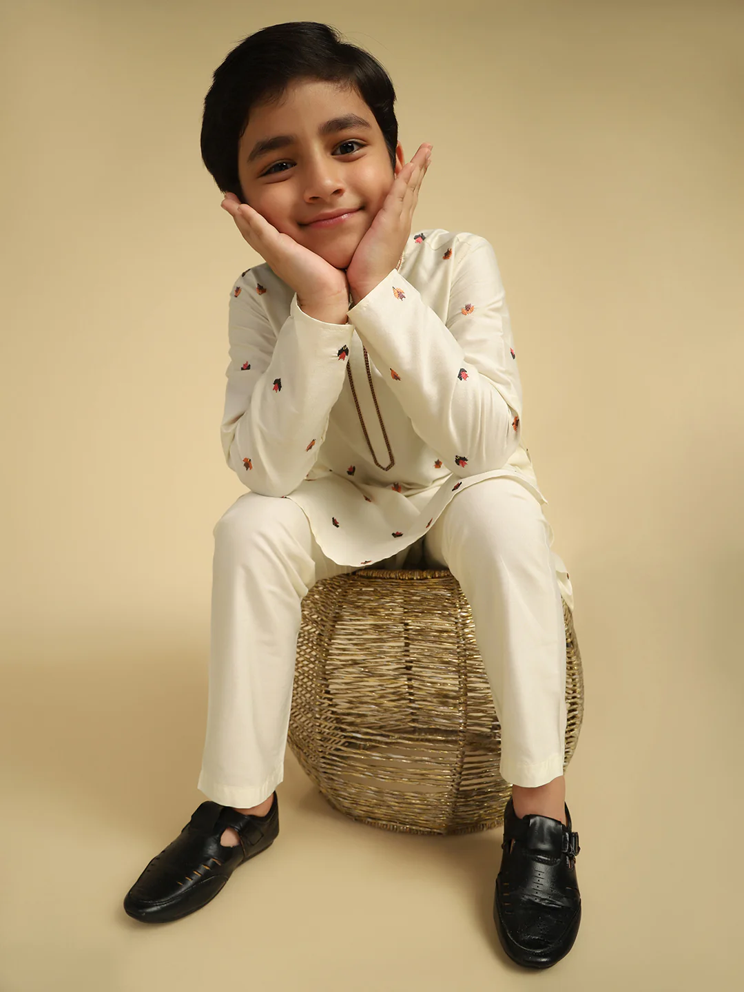 Boy's Off White Embroidered Ethnic Motifs Kurta Pyjama Set - Image 7