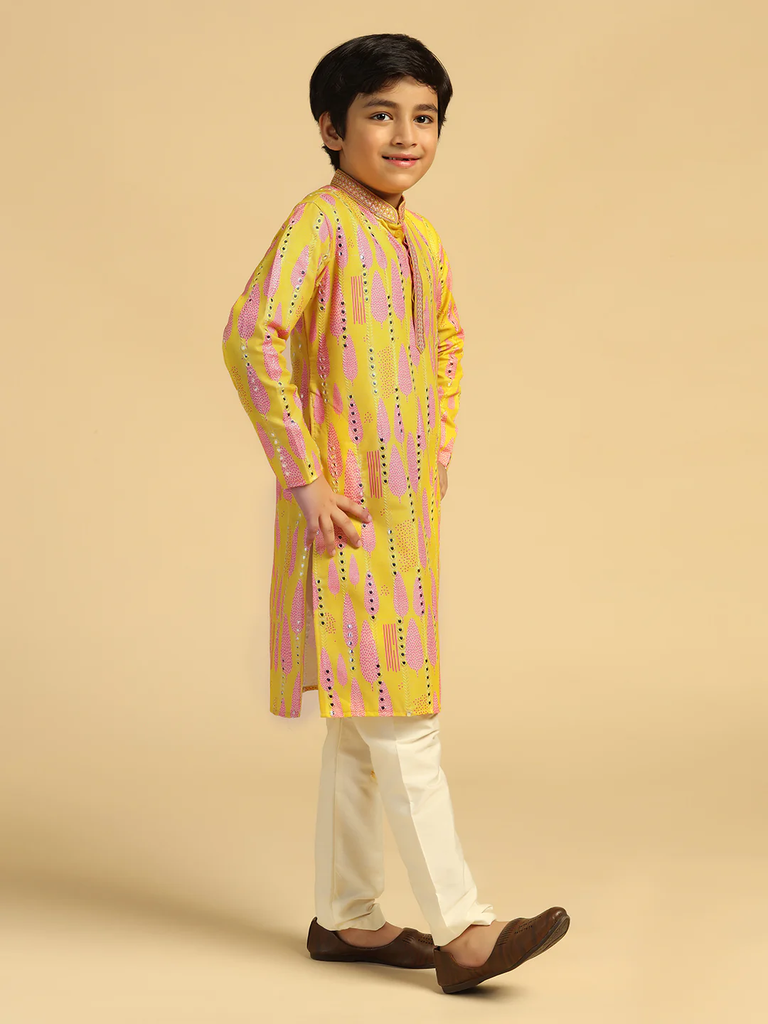 Boy's Yellow Printed Thread Work Kurta Pyjama Set - Image 3